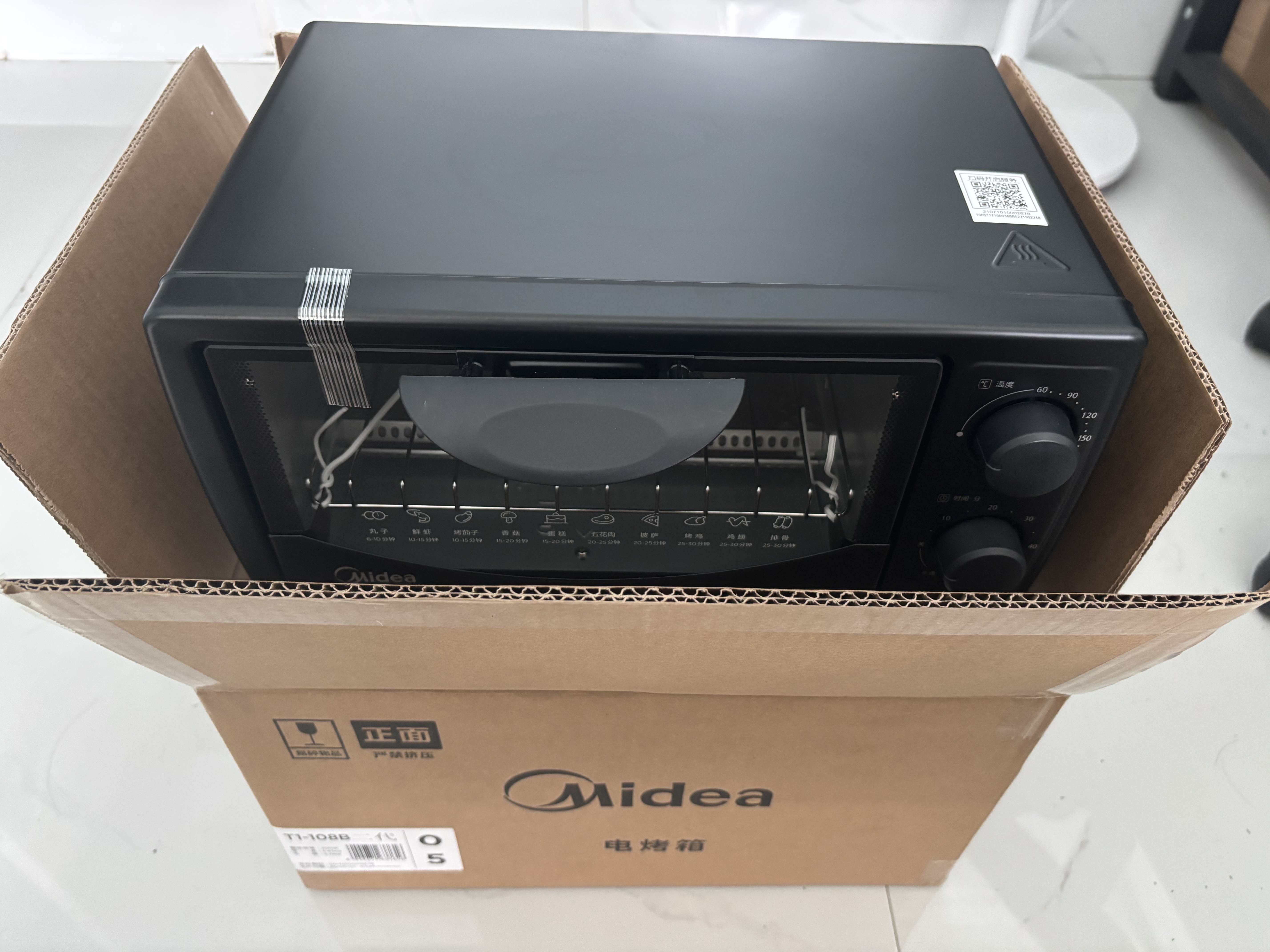美的（Midea）10L家用多功能小型电烤箱 均匀烘烤/轻巧不占地/广域控温/菜单指引 T1-108B二代 实拍图