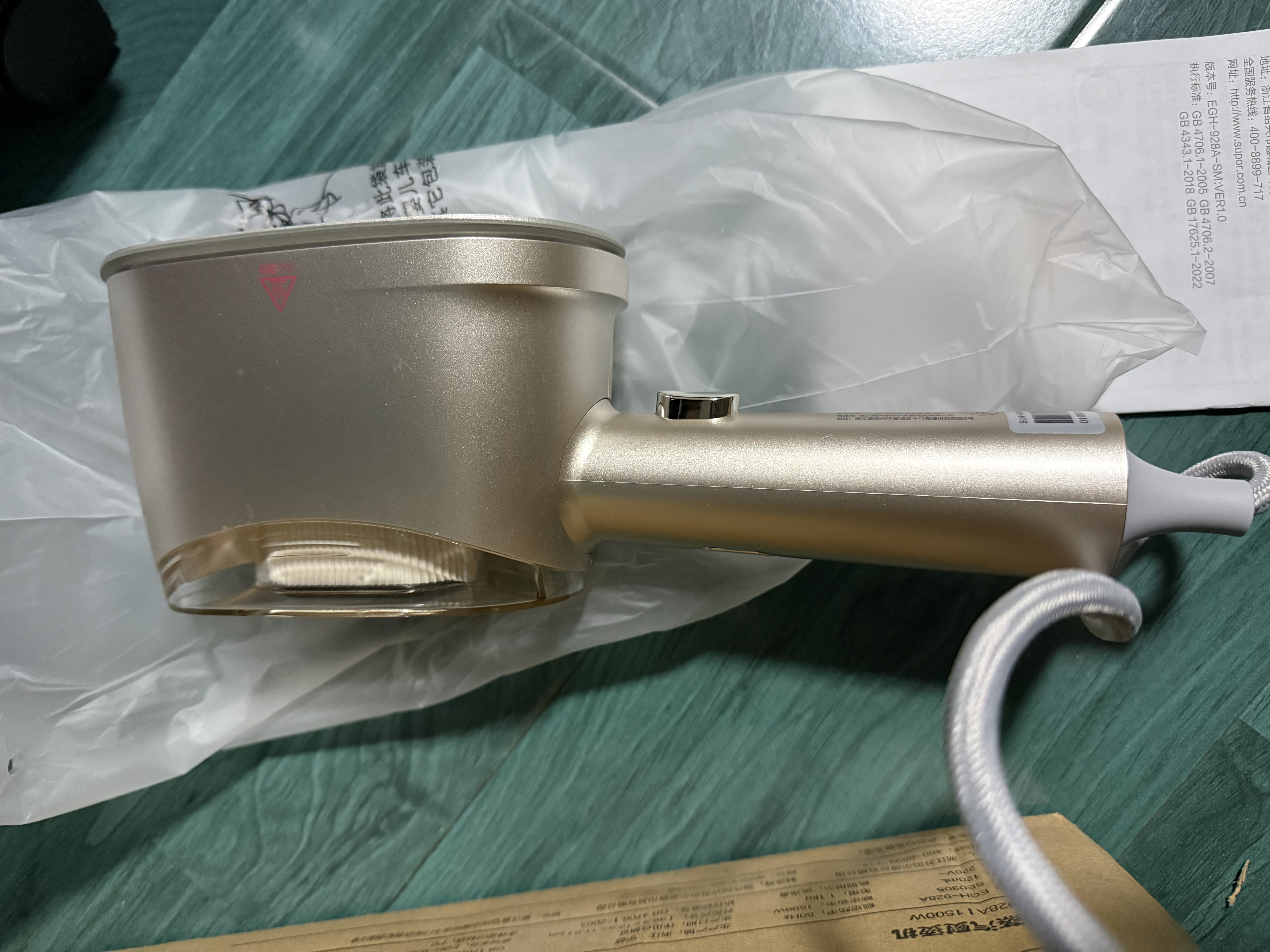 苏泊尔（SUPOR）【高奢定制】手持挂烫机95g/min爆炸大蒸汽120ml拼豆电熨斗小型便携式熨烫机EGH-928A团购礼物 实拍图