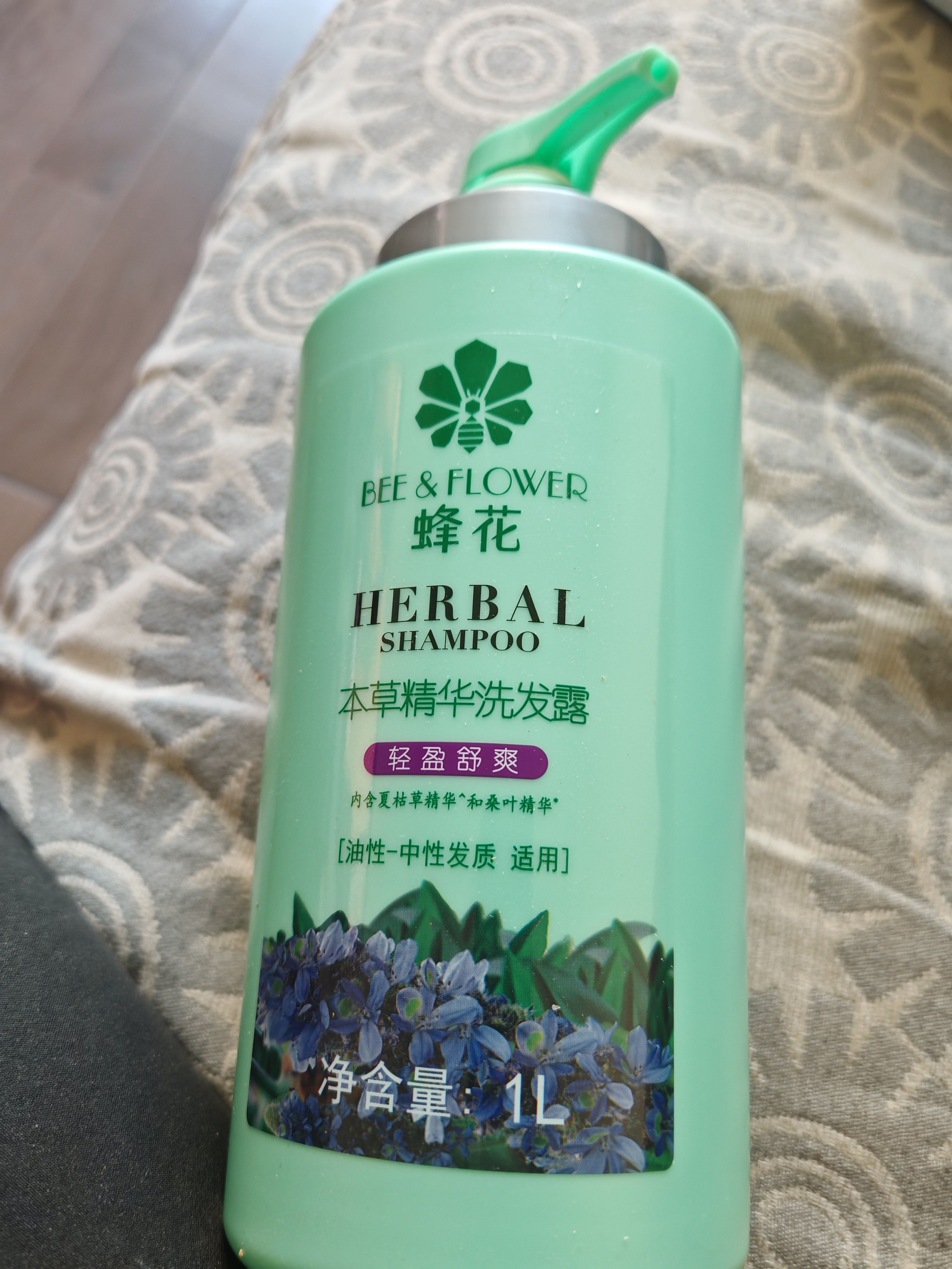 蜂花 本草精华洗发水1L 轻盈舒爽洗发露植物凝萃男女士去油健发洗头膏 实拍图