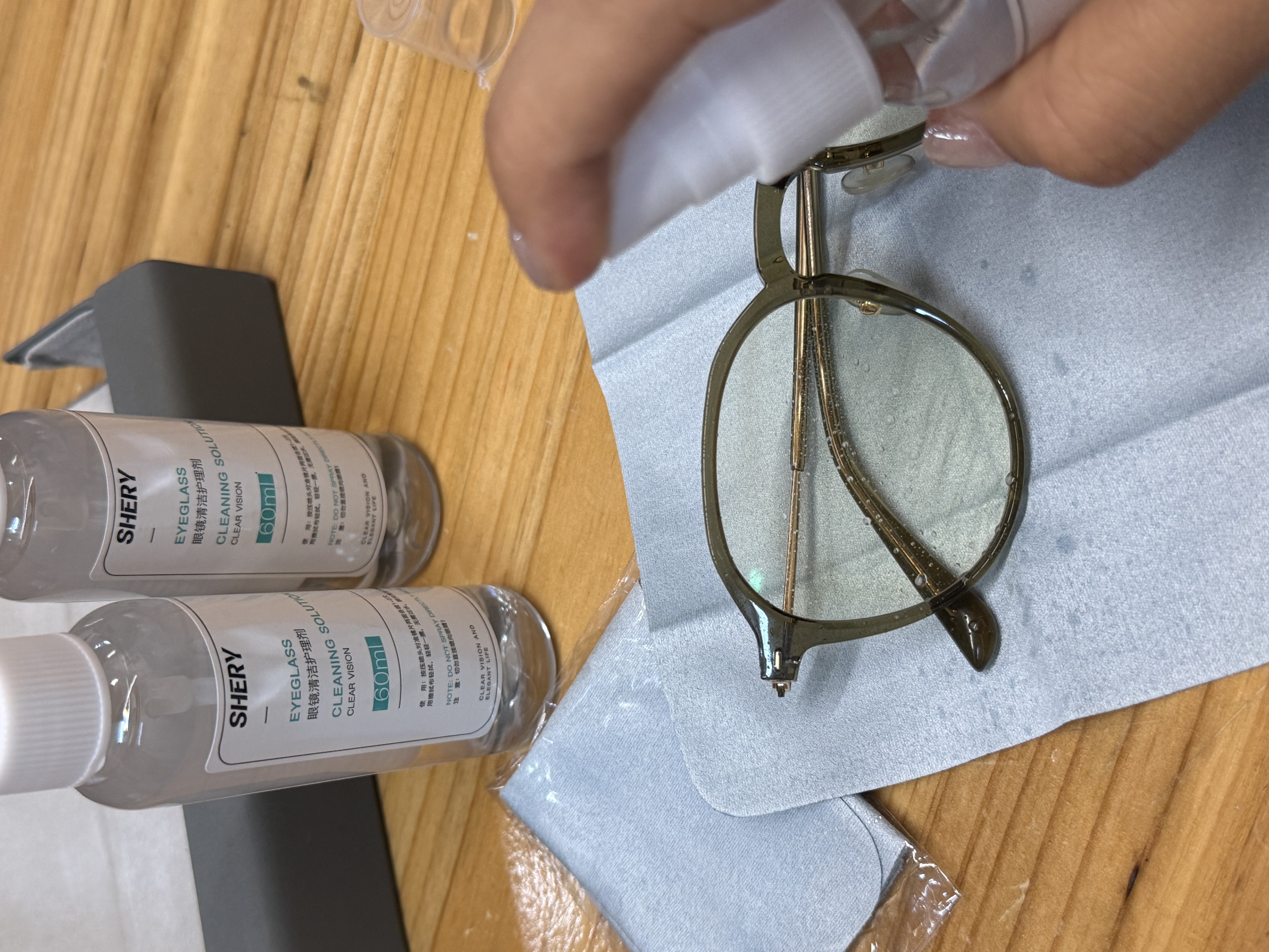 SHERY 眼镜清洗液洗眼镜液水手机电脑屏幕眼睛镜片专用喷雾清洁护理剂 3瓶+2张麂皮绒眼镜布 实拍图