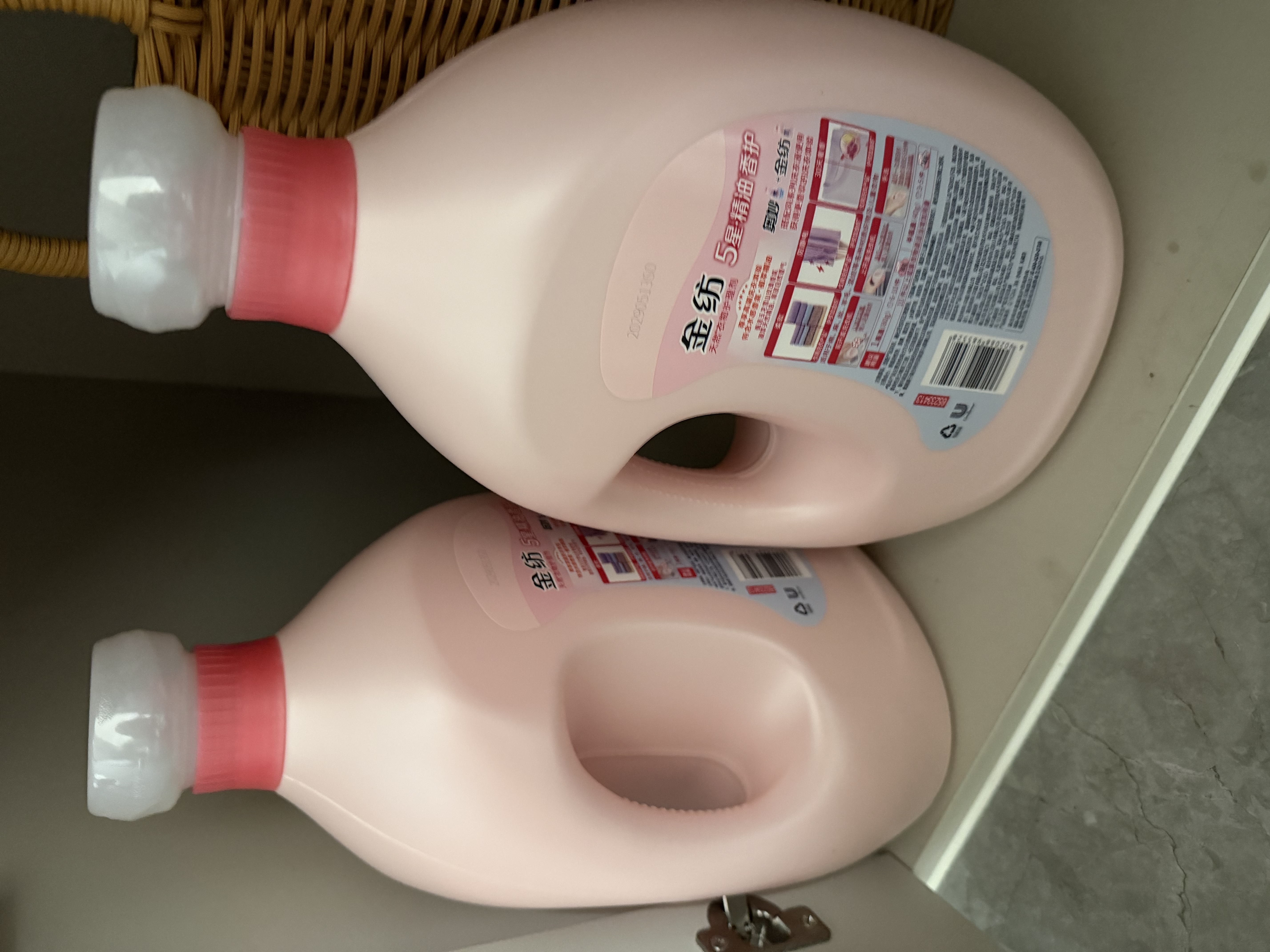 金纺自营五星精油香护衣物护理剂 玉龙雪山玫瑰 4kg*2+400g*2 实拍图