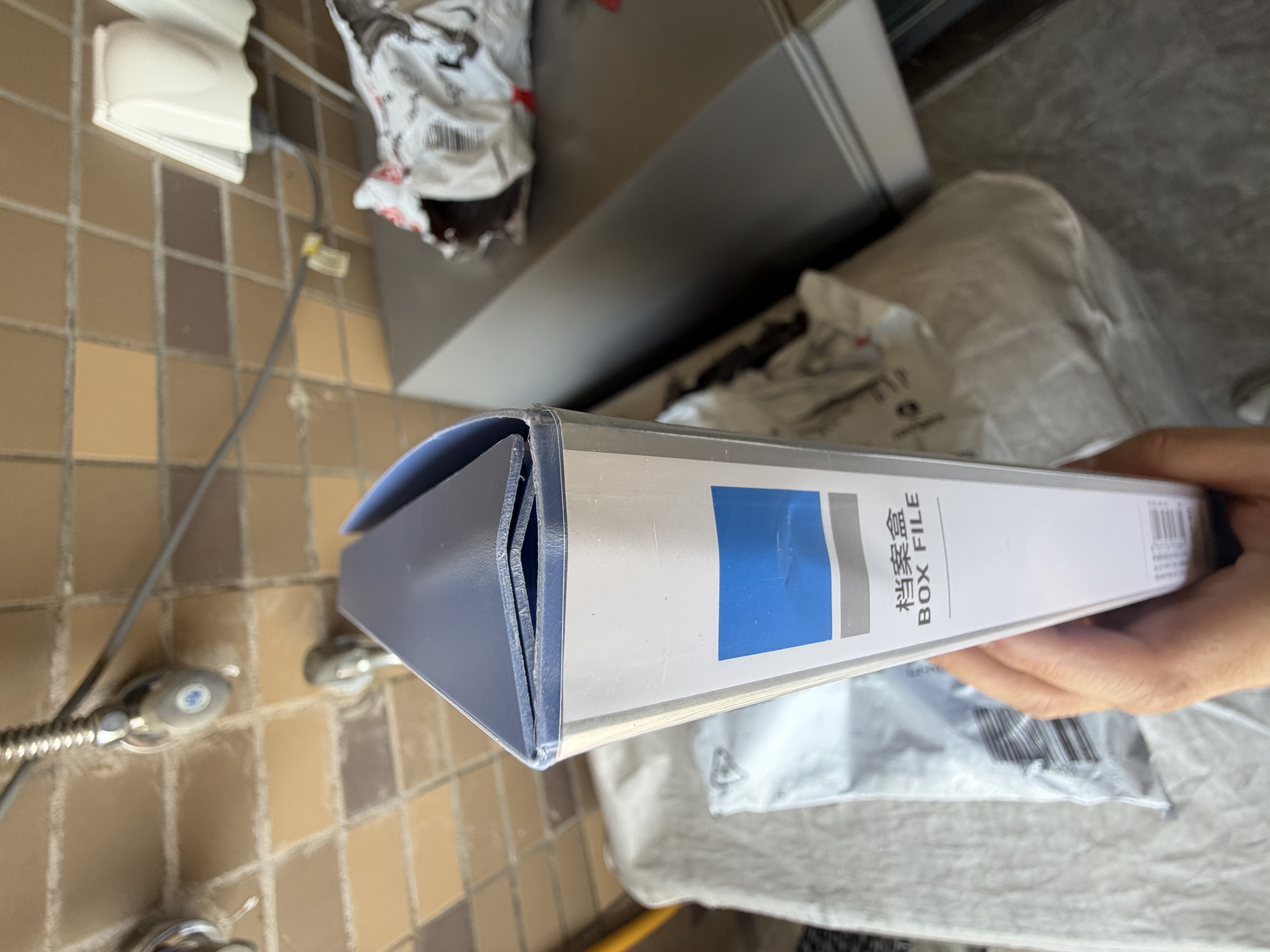 得力(deli)1只25mmA4塑料档案盒加厚资料盒财务凭证资料文件盒考试收纳 5681 实拍图