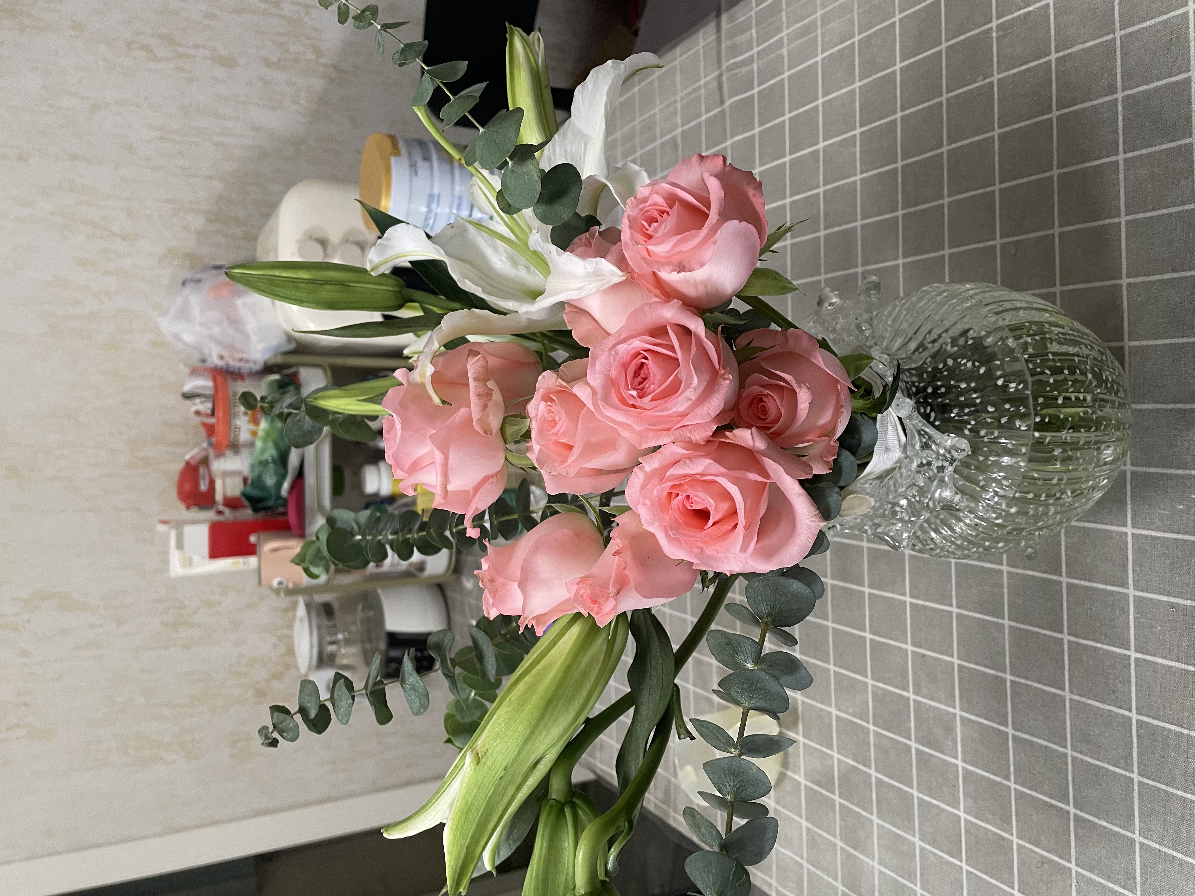 京东鲜花百合8朵+玫瑰10支送配草1束共3束节日礼物鲜花随机色源头直发 实拍图