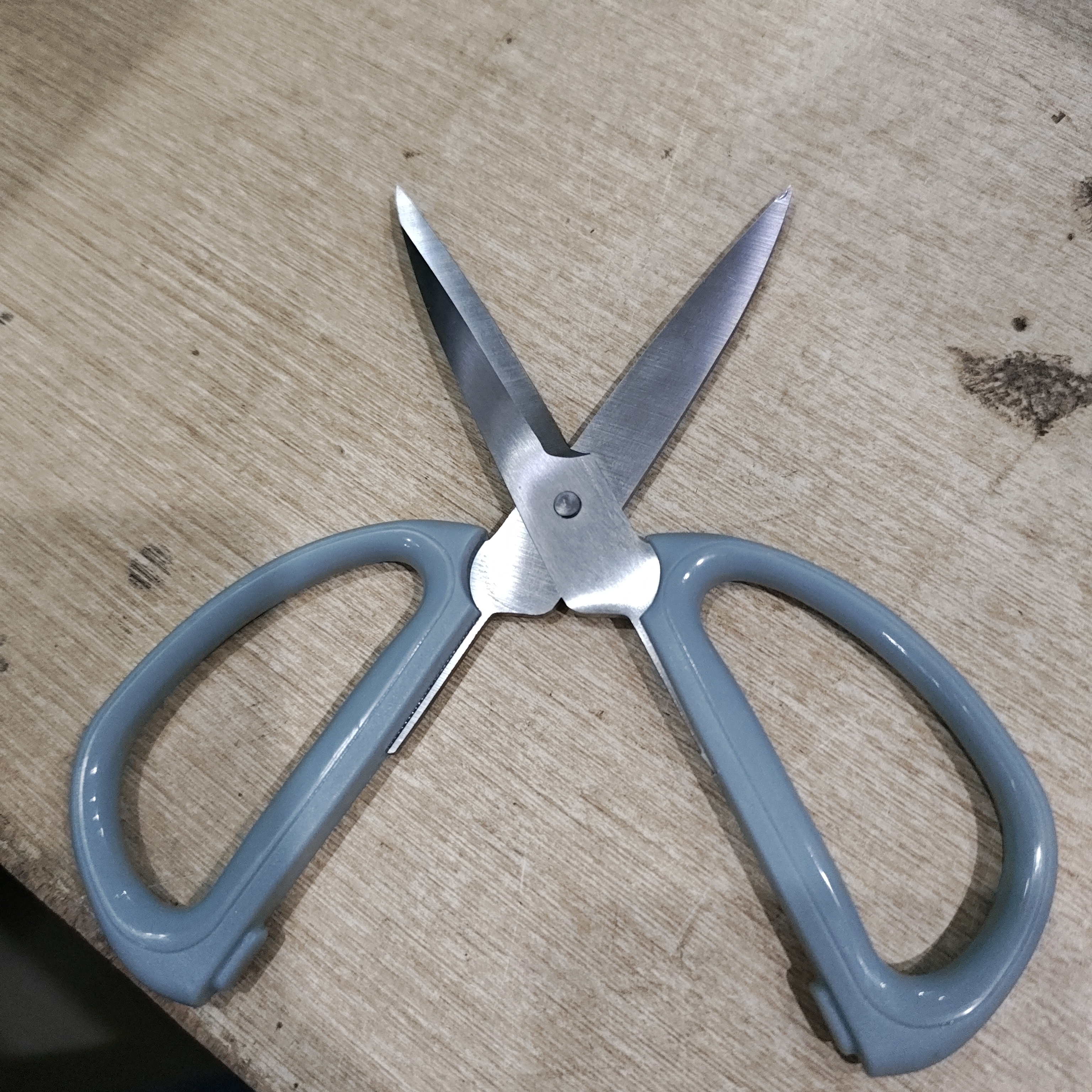 得力（deli）家用剪刀不锈钢办公剪纸小号刀金属带护套办公用品176mm TJ11蓝色 实拍图