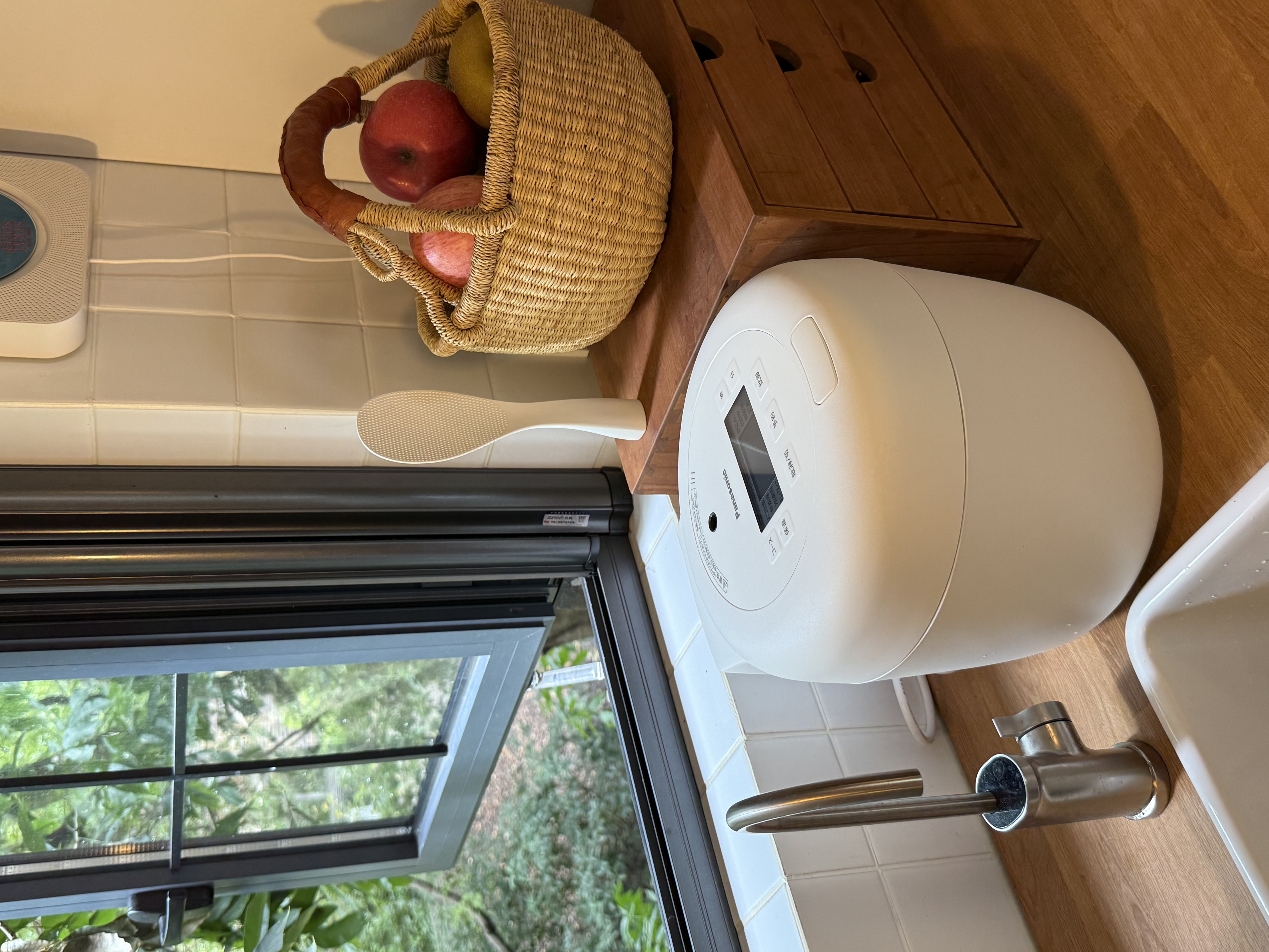 松下（Panasonic）SR-H10BEW 白色3L 新款3-5人家用2段IH电磁加热 备长炭内胆电饭锅煲 小巧不占地 实拍图