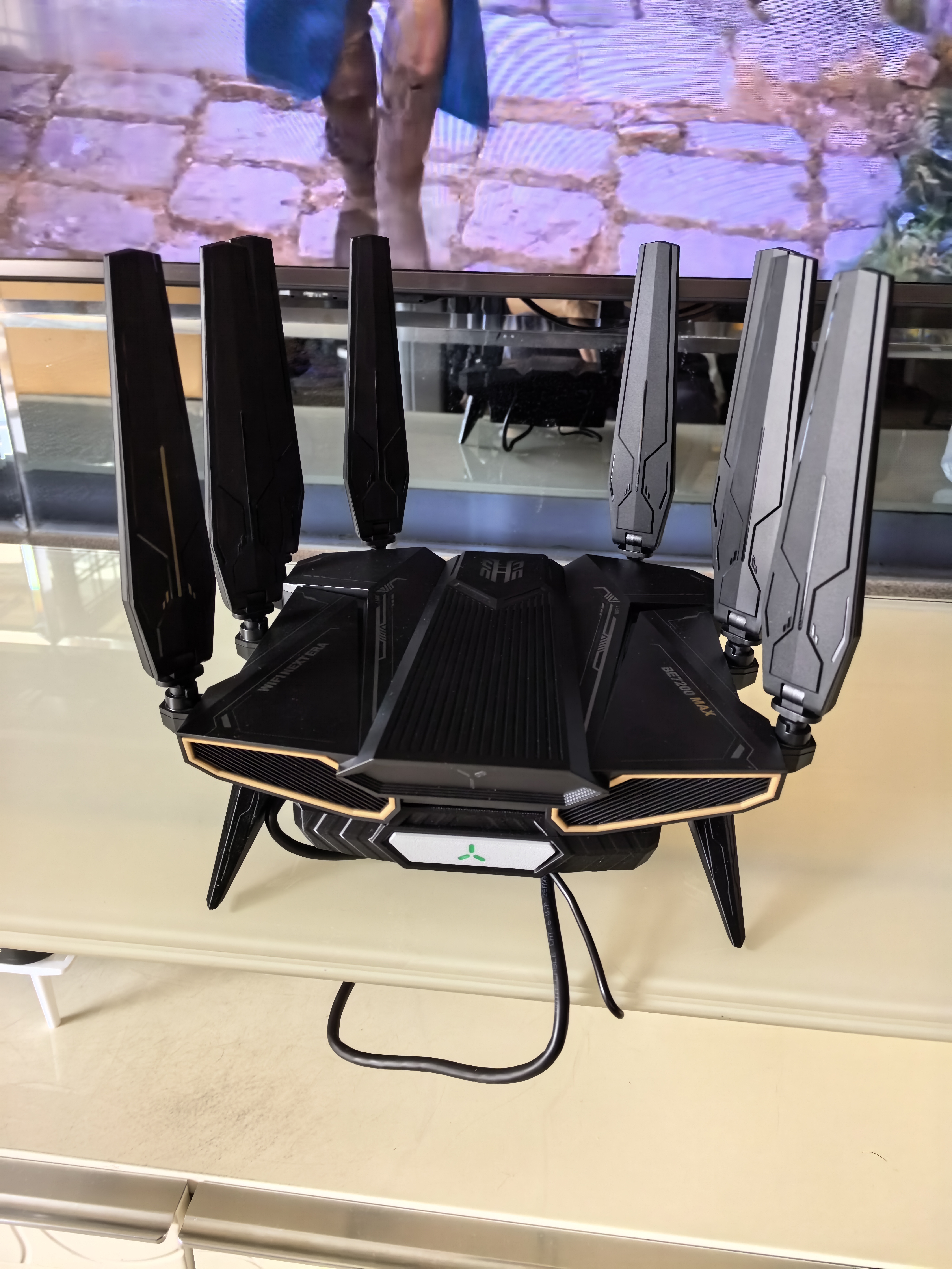 中兴（ZTE）【问天】BE7200MAX WiFi7 万兆SFP家用电竞无线路由器 全2.5G网口 RGB炫彩灯效USB3.0 性能旗舰 实拍图