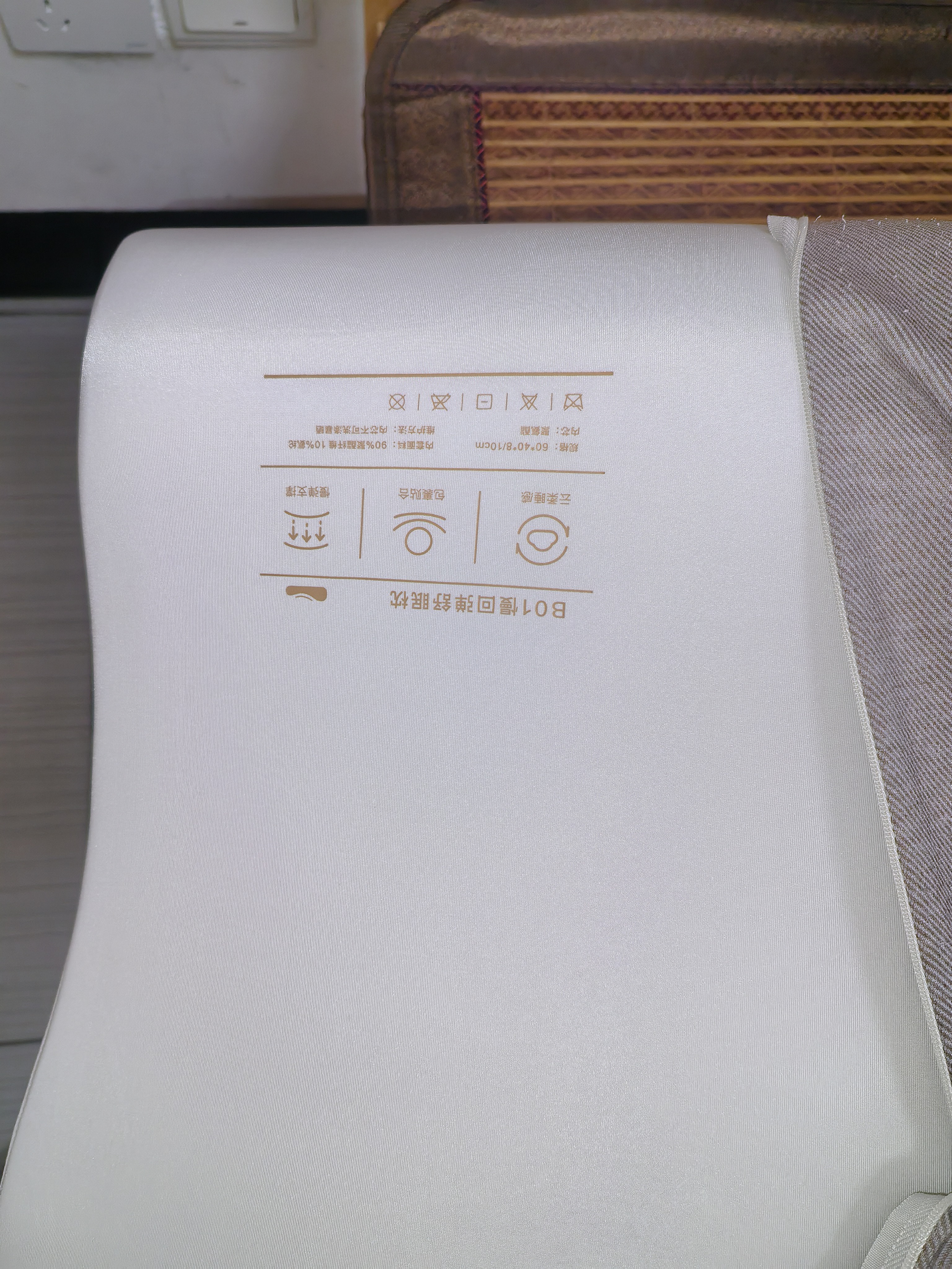 网易严选枕头 记忆棉枕颈椎枕成人专用学生宿舍低回弹曲线波浪枕60*40*8cm 实拍图