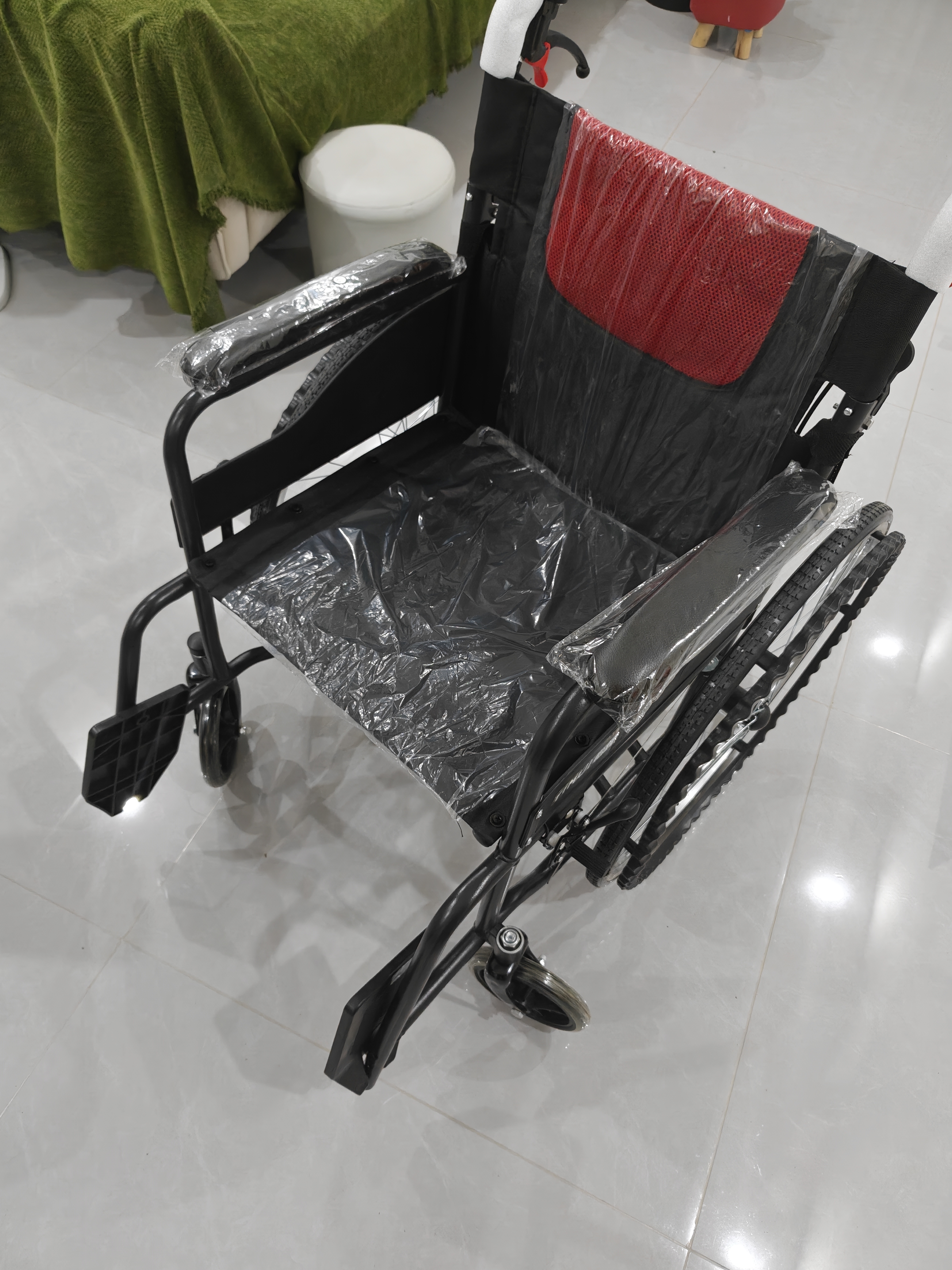 怡辉（YIHUI）轮椅轻便折叠老年人专用出行小型骨折便携式手动大轮代步车HG01A 实拍图