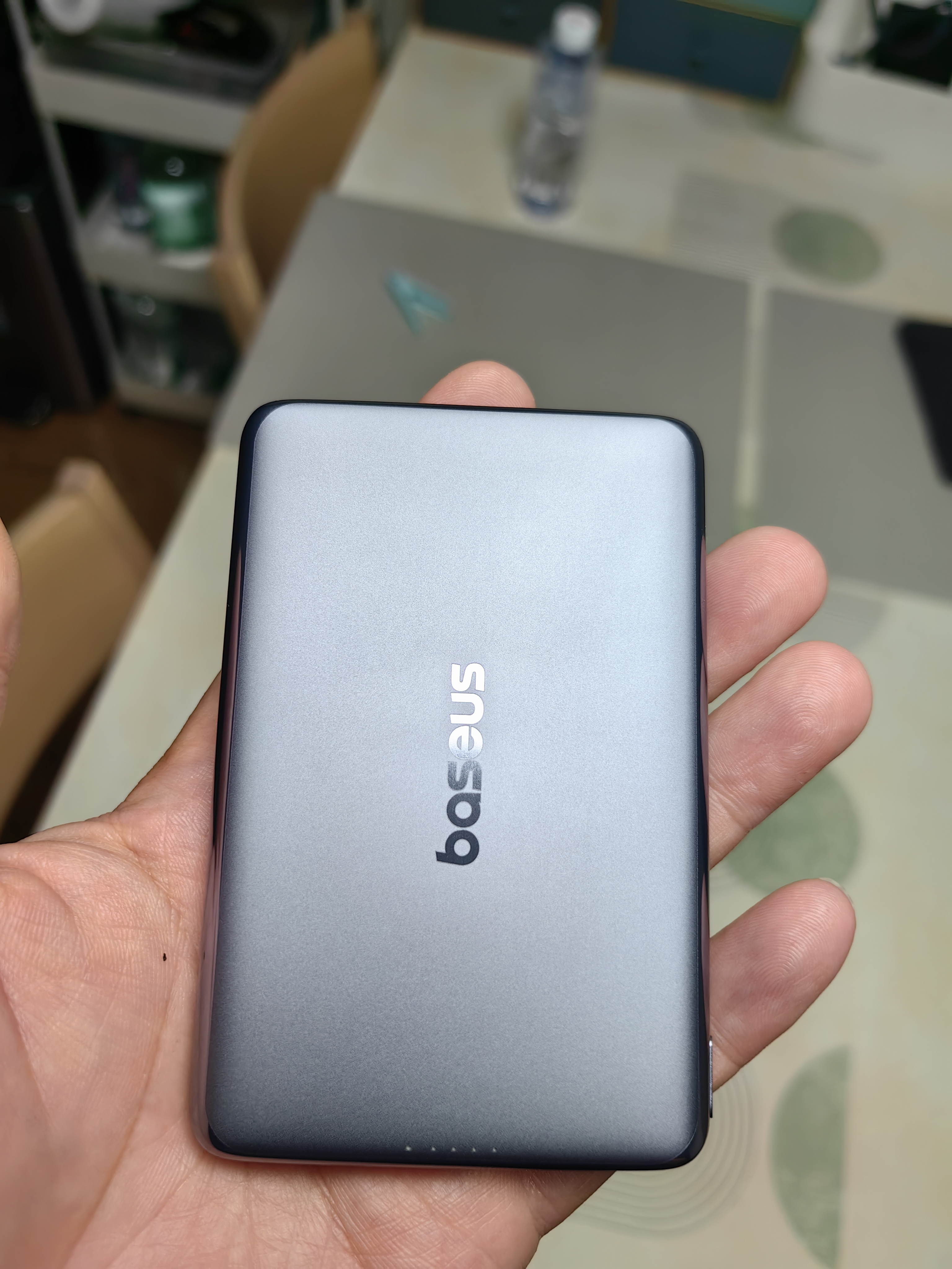 倍思卡片磁吸充电宝【3C认证】20W快充移动电源5000mAh可上飞机适用苹果18/17华为小米手机户外电源 实拍图