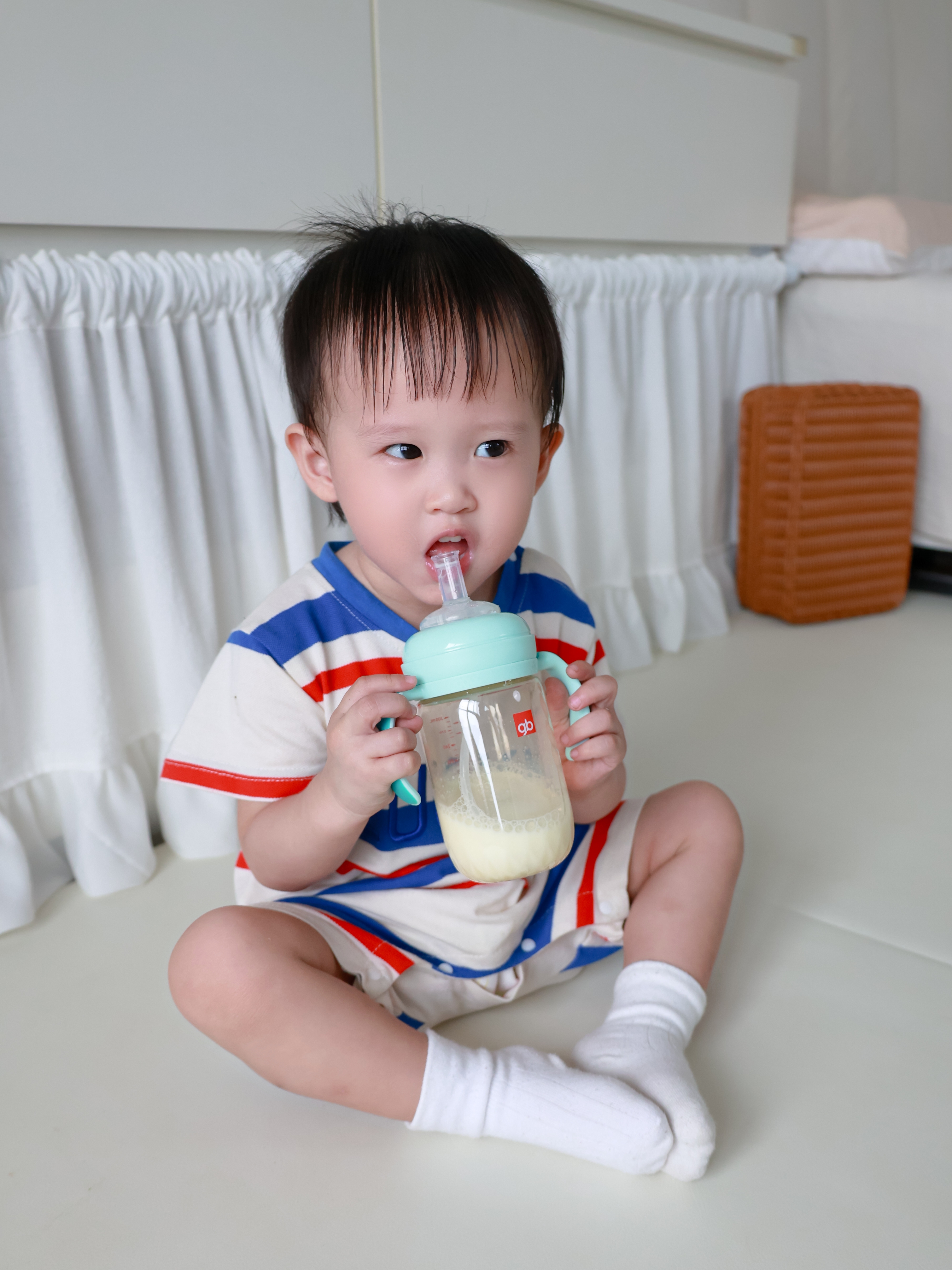 好孩子（gb）吸管奶瓶 大宝宝一岁以上3-6岁PPSU耐摔宽口径大容量带手柄直饮杯 【重力球吸嘴+翻盖直饮吸管杯头】孔雀蓝 24月+ PPSU 300ml（大奶量推荐） 实拍图