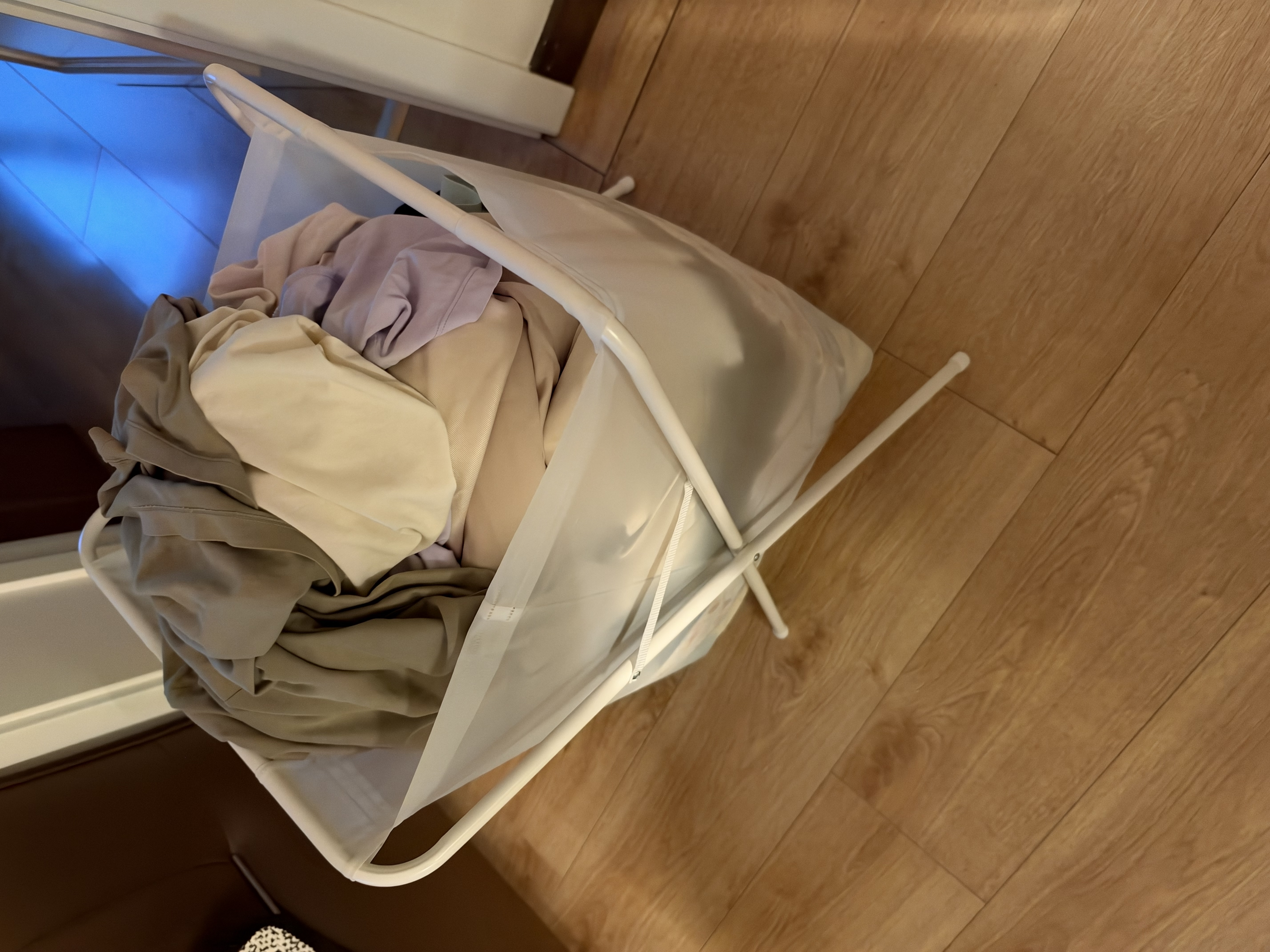 宜家（IKEA）JALL加尔带架洗衣用袋收纳筐洗衣篮可折叠家用储物袋学生宿舍 带架洗衣用袋 50公升 实拍图