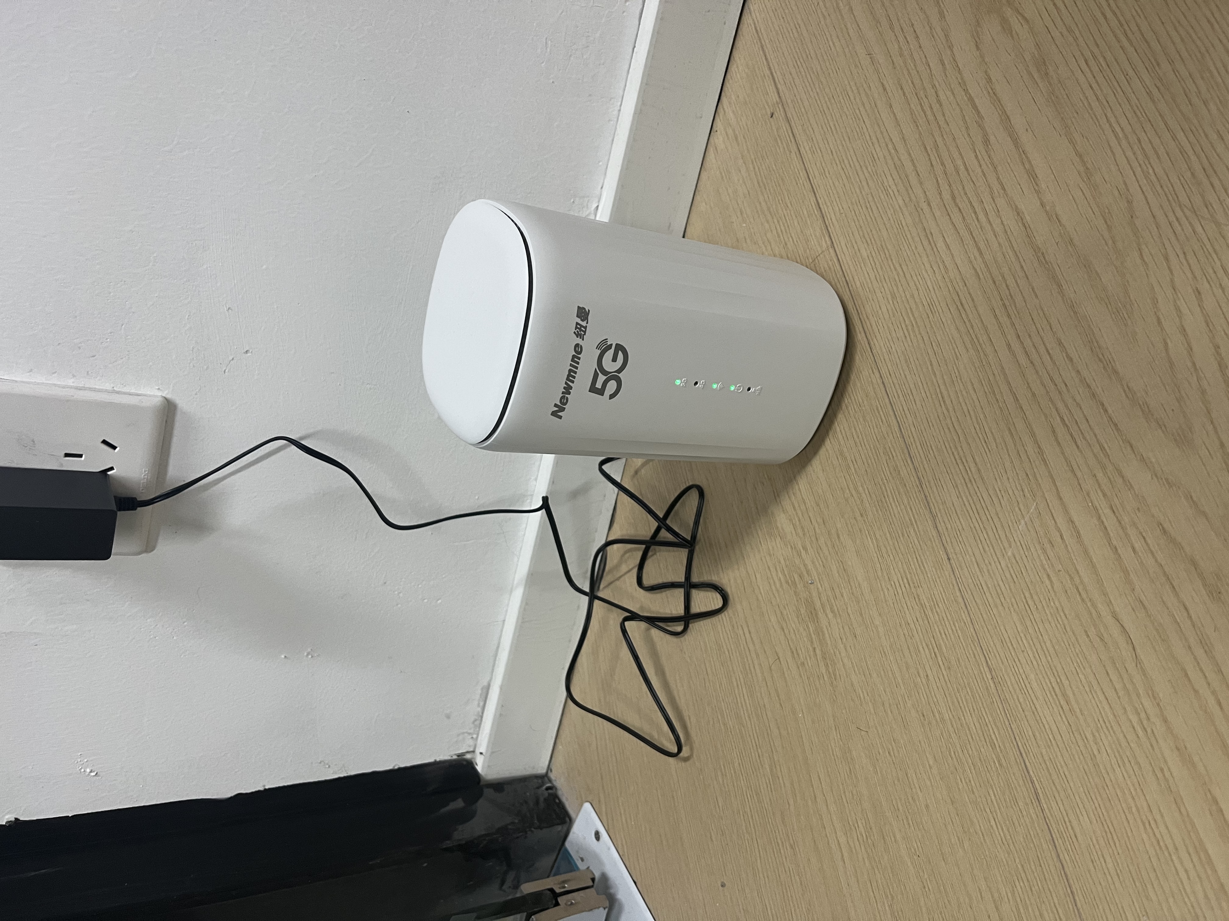 纽曼5G无线路由器随身WiFi6移动免插卡cpe千兆双频车载便携式高速上网卡全国通用流量2026款 实拍图