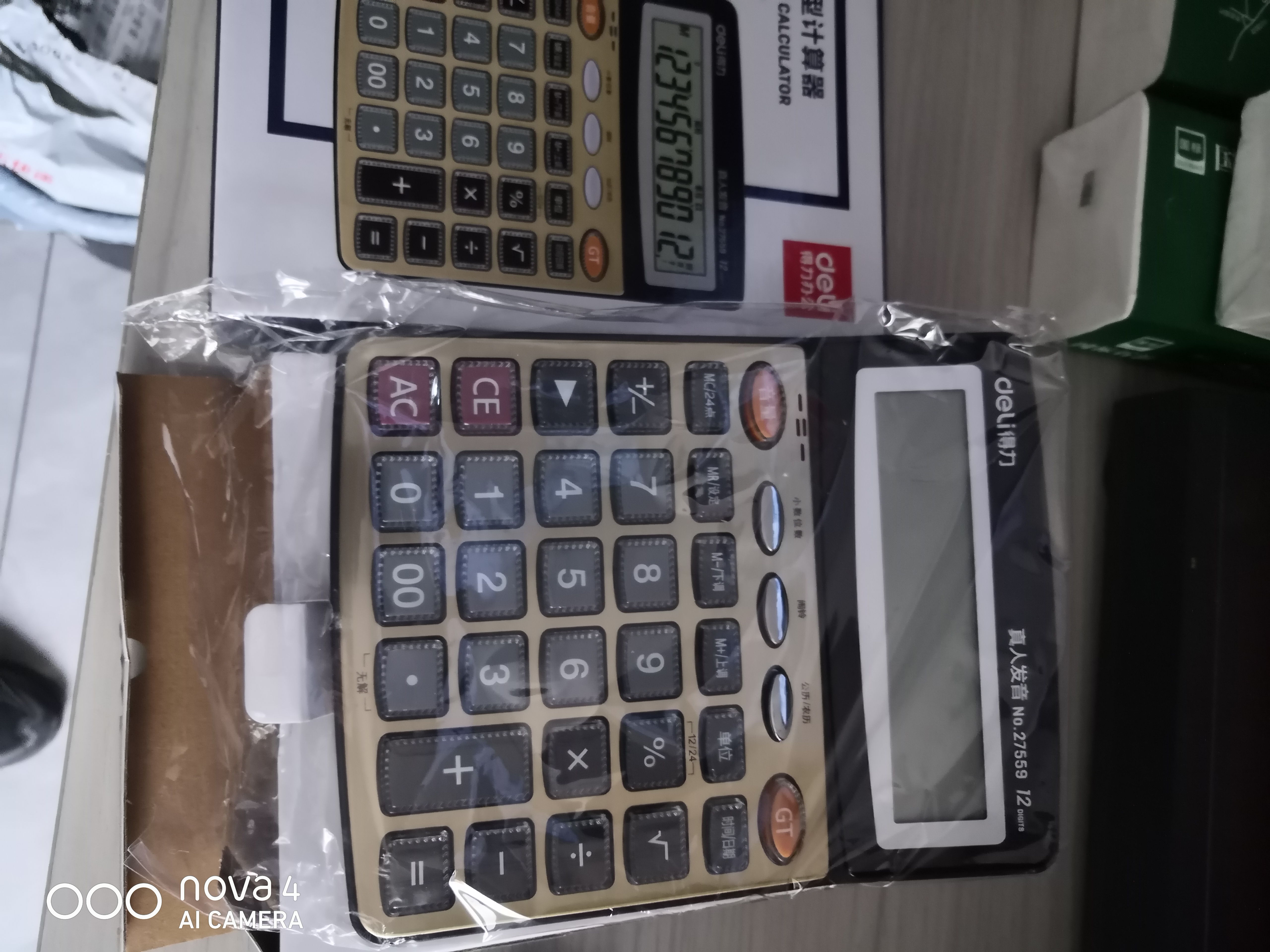 得力（deli）大屏金色面板语音计算器 学生/财务办公 12位显示真人语音计算机 办公文具用品 大号 27559 实拍图