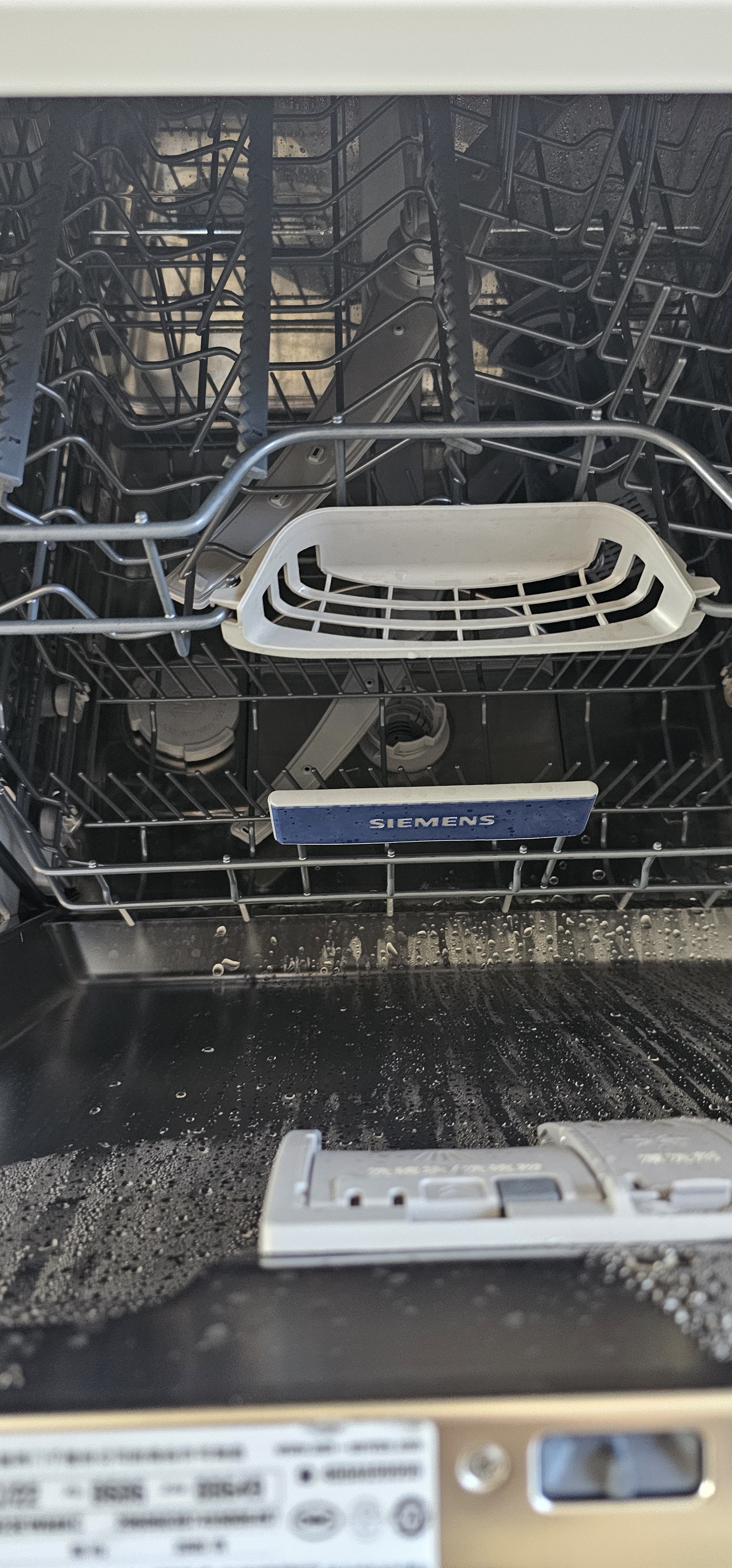 西门子（SIEMENS）【极净魔盒3.0Max】独立嵌入式洗碗机150L以上容积 家用全自动白色智能开门烘干SN23EW88KC 实拍图