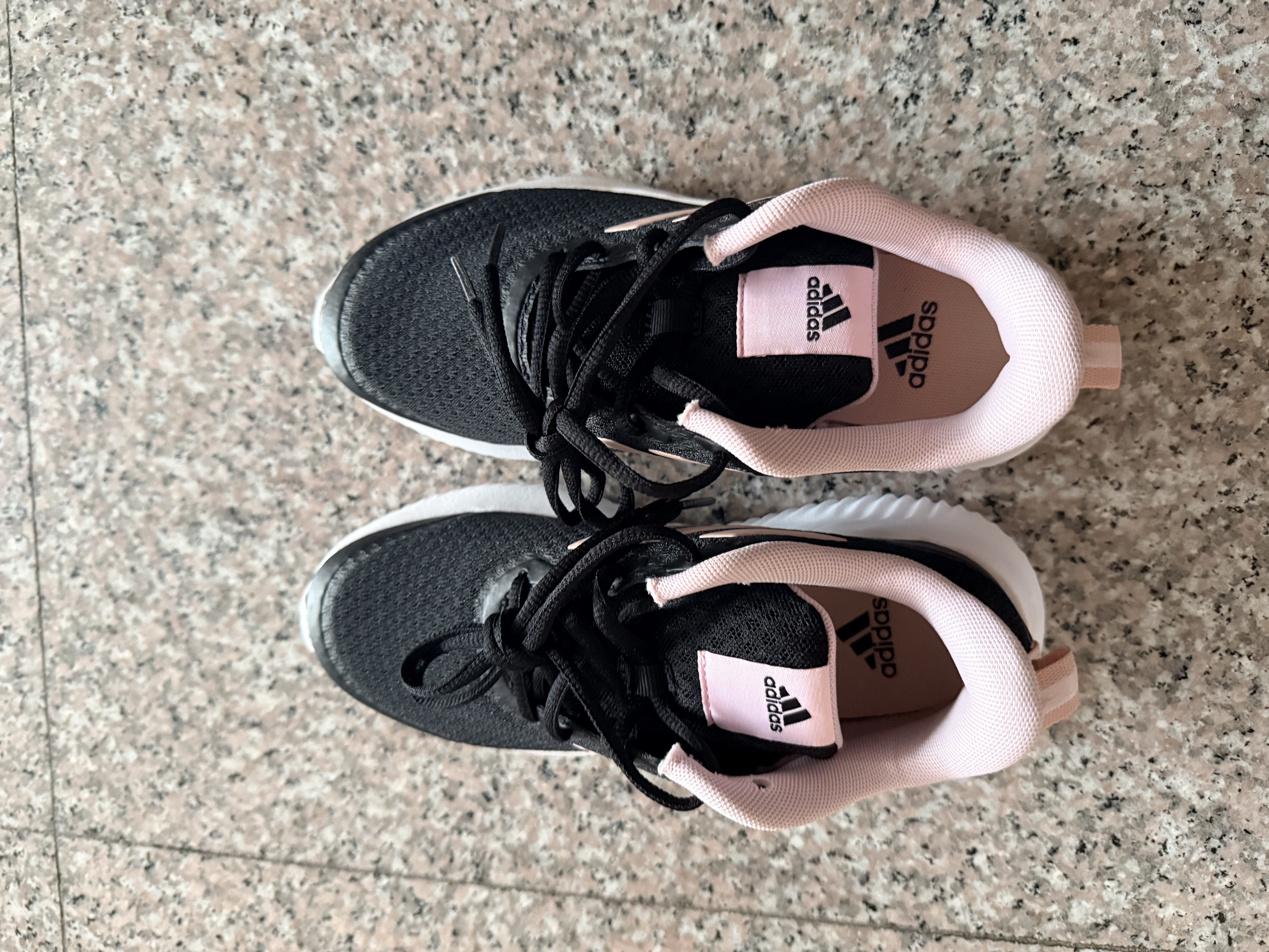 阿迪达斯（adidas）adidas女鞋女子运动休闲百搭回弹经典跑步鞋 ID0352 36码 实拍图