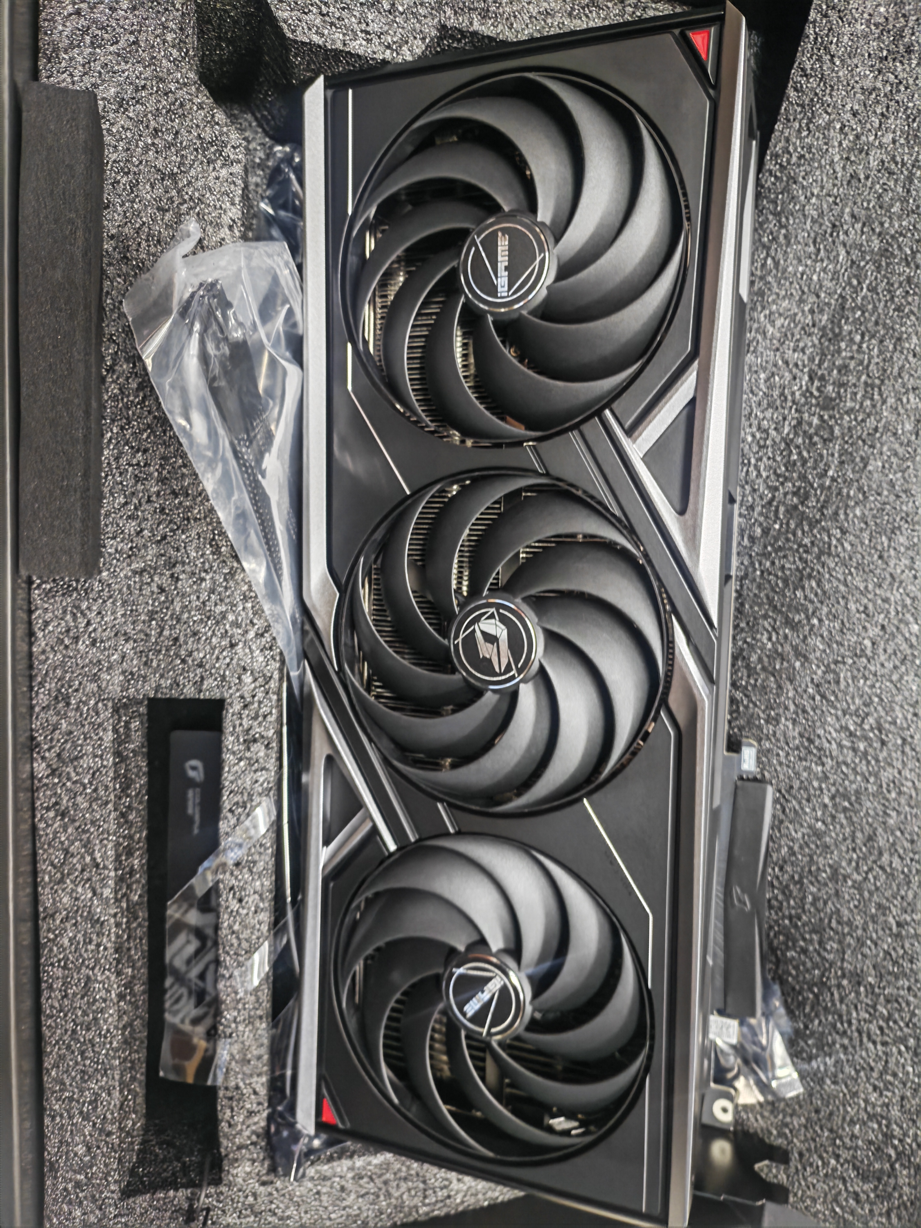 七彩虹（Colorful）iGame GeForce RTX 5080 Vulcan OC 16GB GDDR7 DLSS 4.5 火神 OpenClaw小龙虾电脑显卡 实拍图