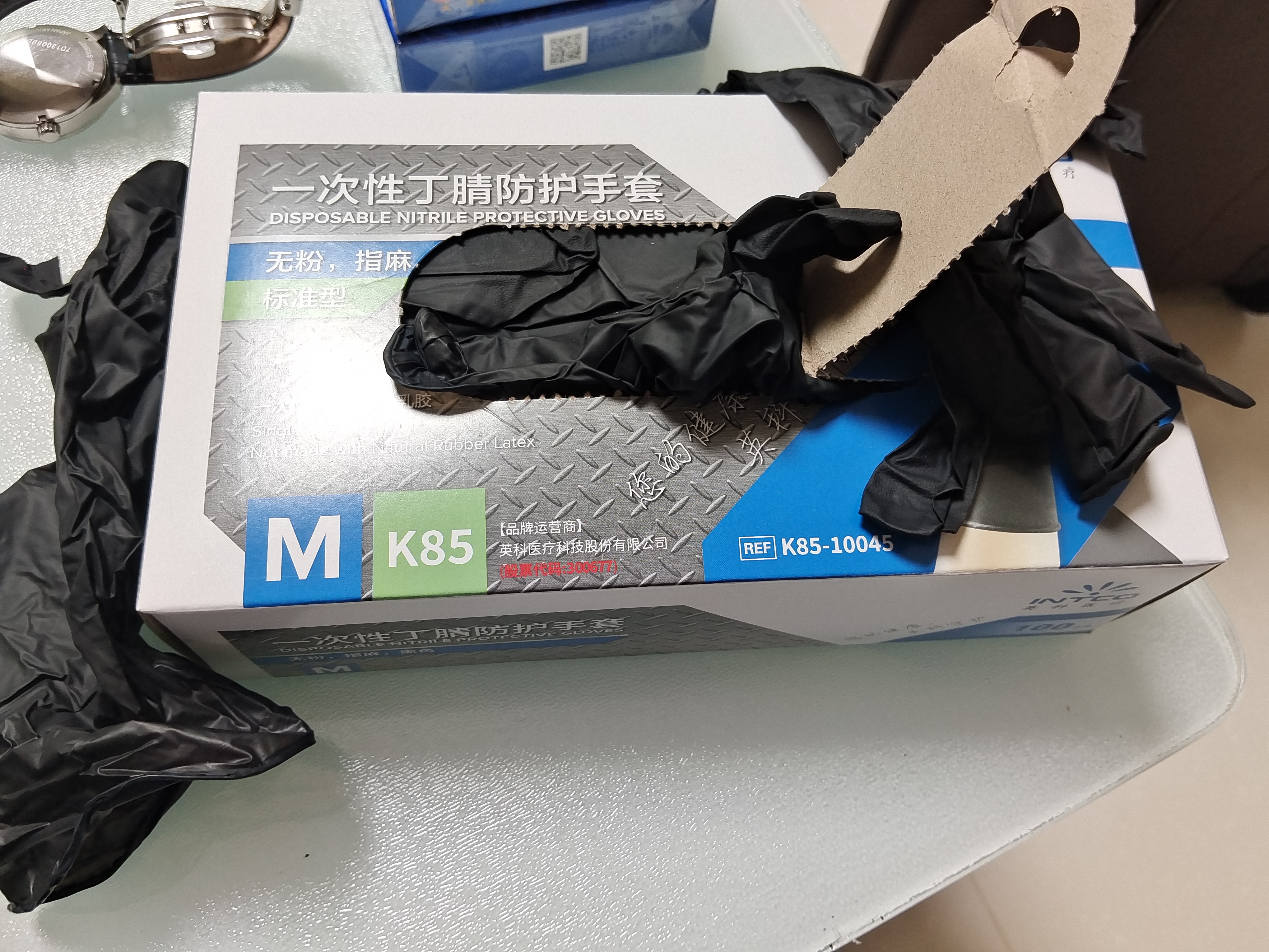 英科医疗（INTCO）一次性手套100只M码黑色食品级丁腈耐用厨房清洁劳保家务洗碗手套 实拍图