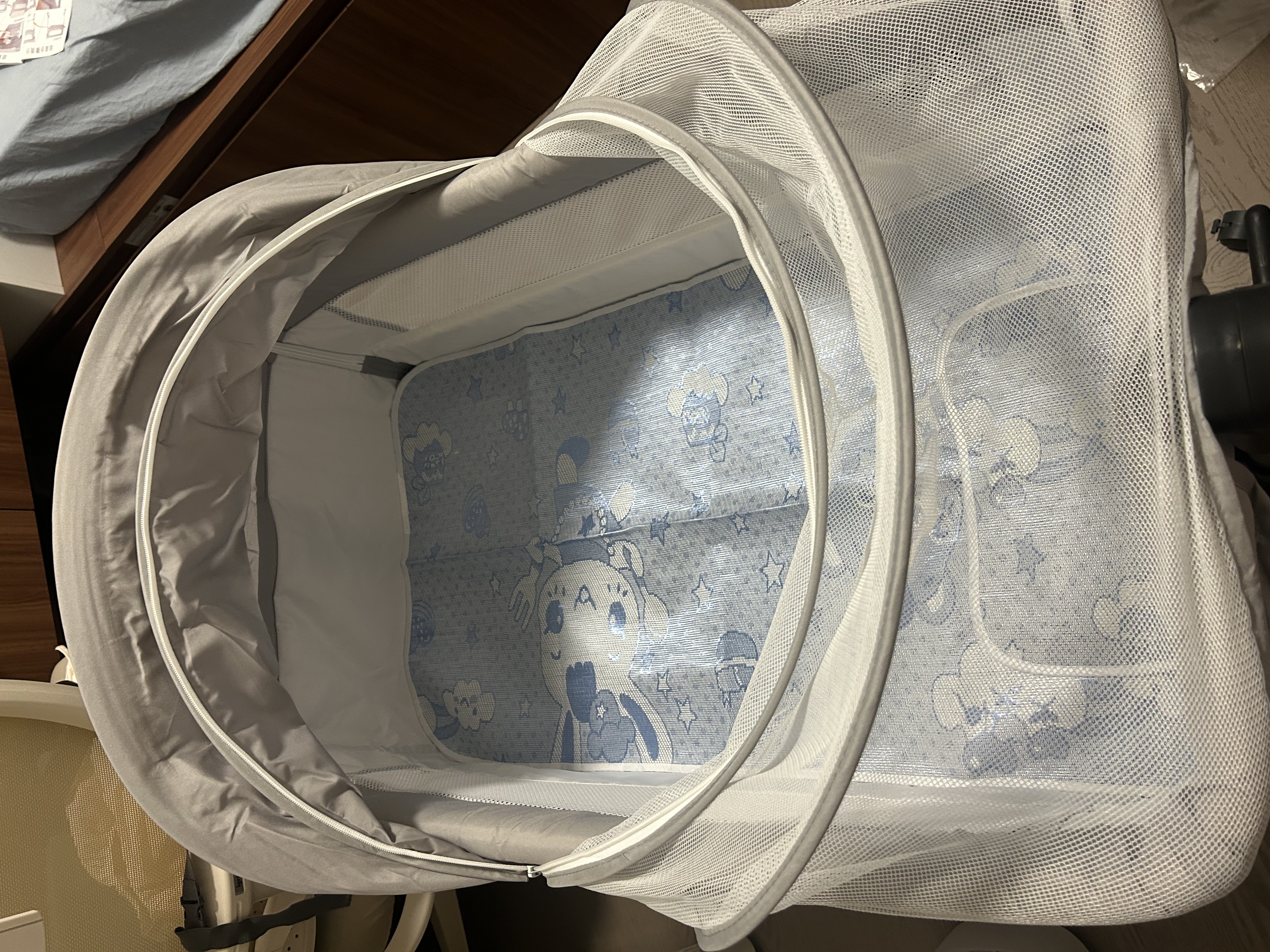 Trimigo（泰美高）小月龄婴儿床可移动拼接床bb多功能可折叠摇摇床新生儿满月见面礼 带尿布台多功能婴儿拼接床[浅灰] 婴儿多功能床高低可调 实拍图