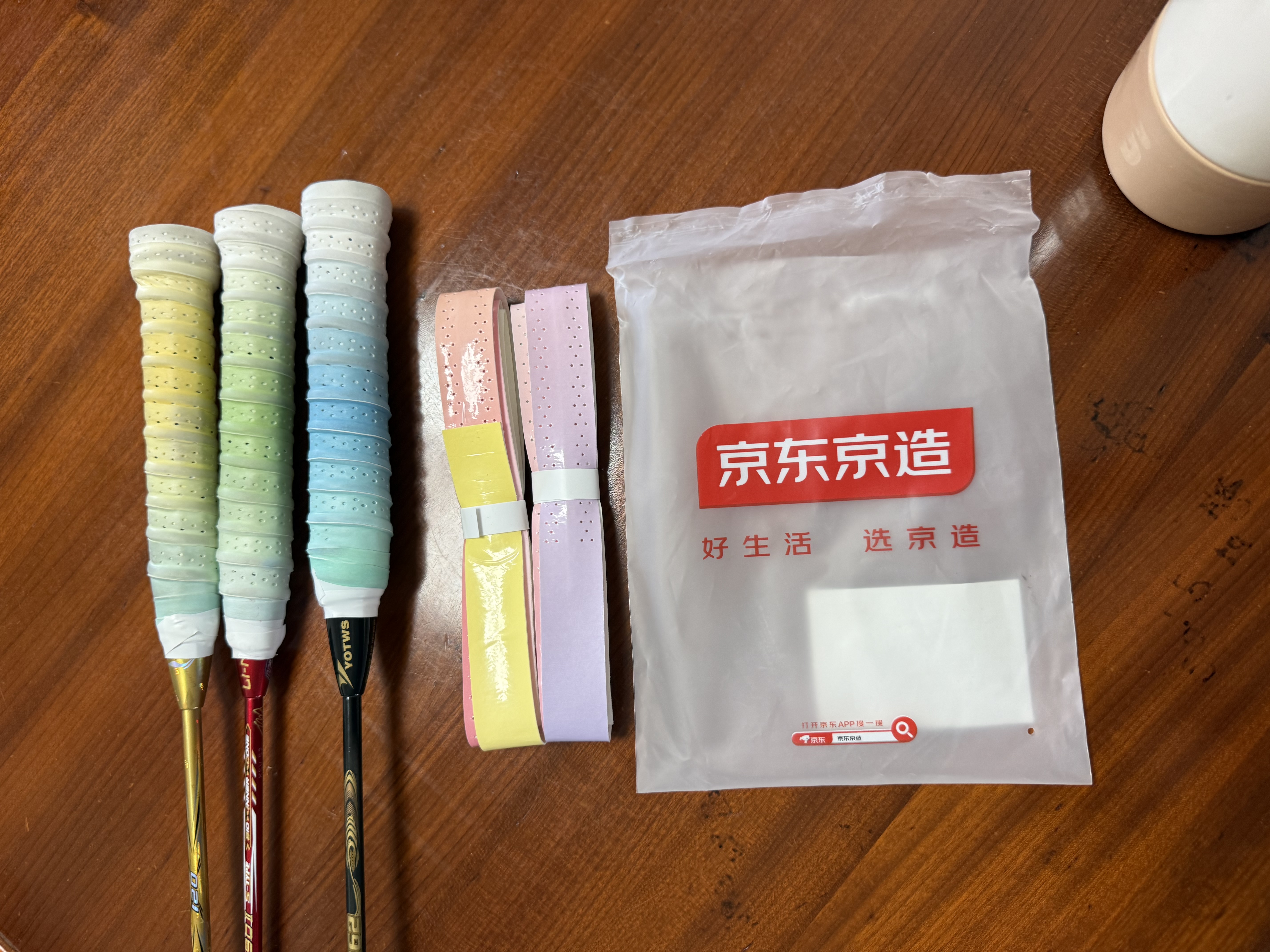 京东京造 羽毛球拍手胶 龙骨手柄缓震缠绕带防滑吸汗握把减震 渐变色5条装 实拍图