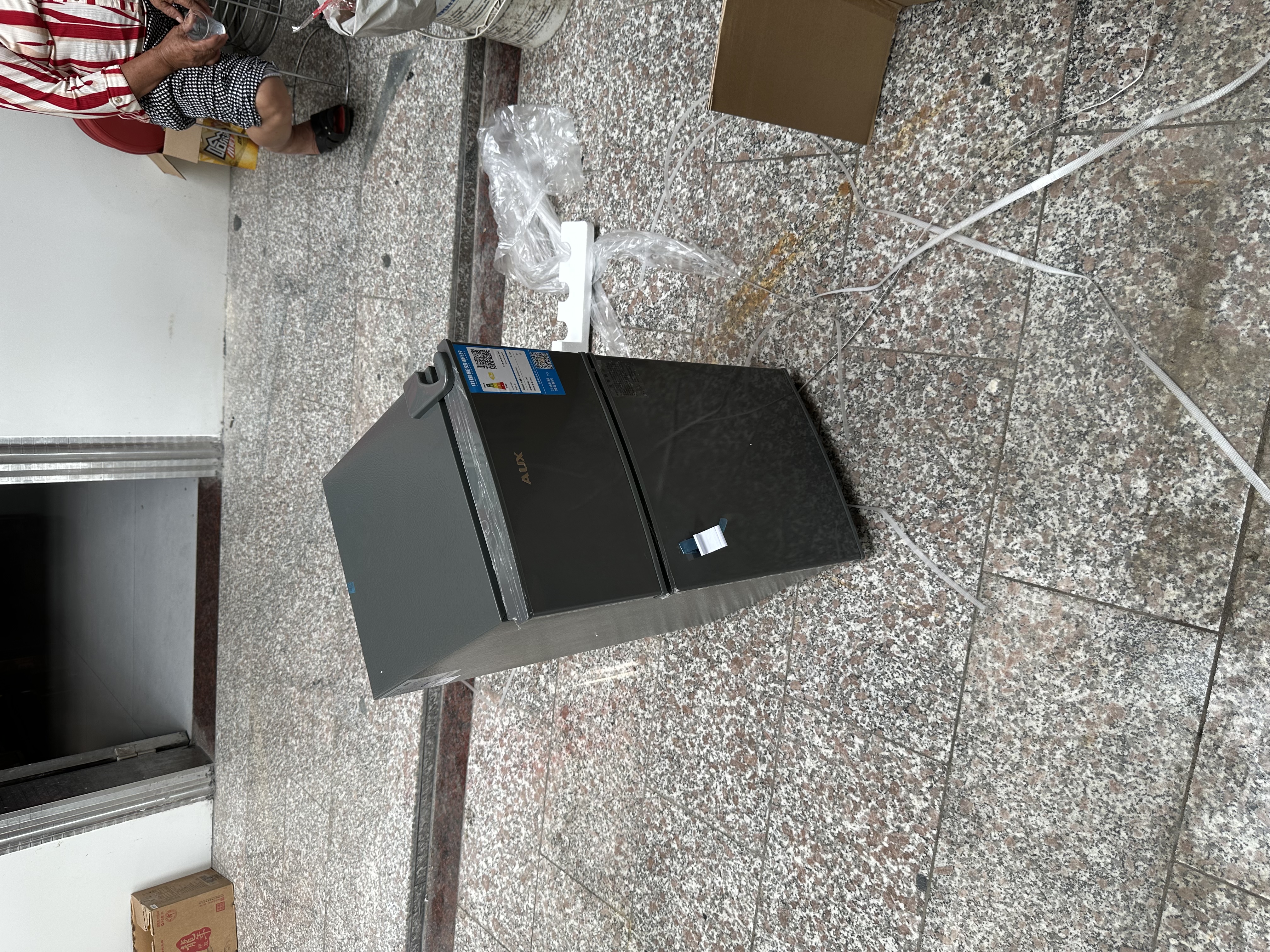 奥克斯（AUX）小冰箱家用小型迷你冷藏冷冻两用出租房宿舍用节能省电寝室办公室电冰箱 【净化去味】146灰色【高效保鲜 铜管速冷】30L 实拍图