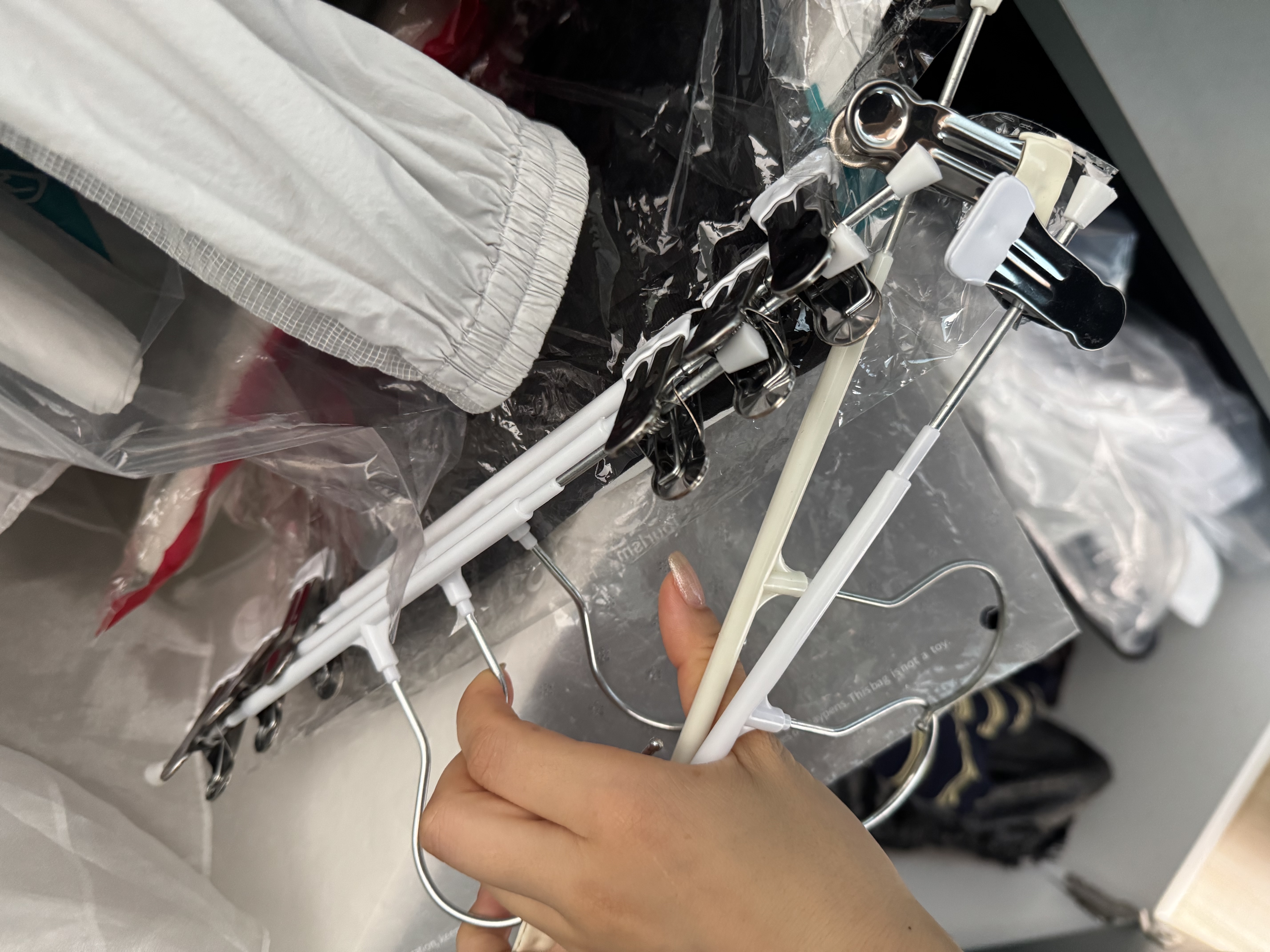 四万公里裤架无痕防滑夹子裤夹裤子衣架裤子专用家用jk马面裙夹晾晒挂衣可伸缩调节金属内衣夹内衣内裤神器 白色10个 实拍图