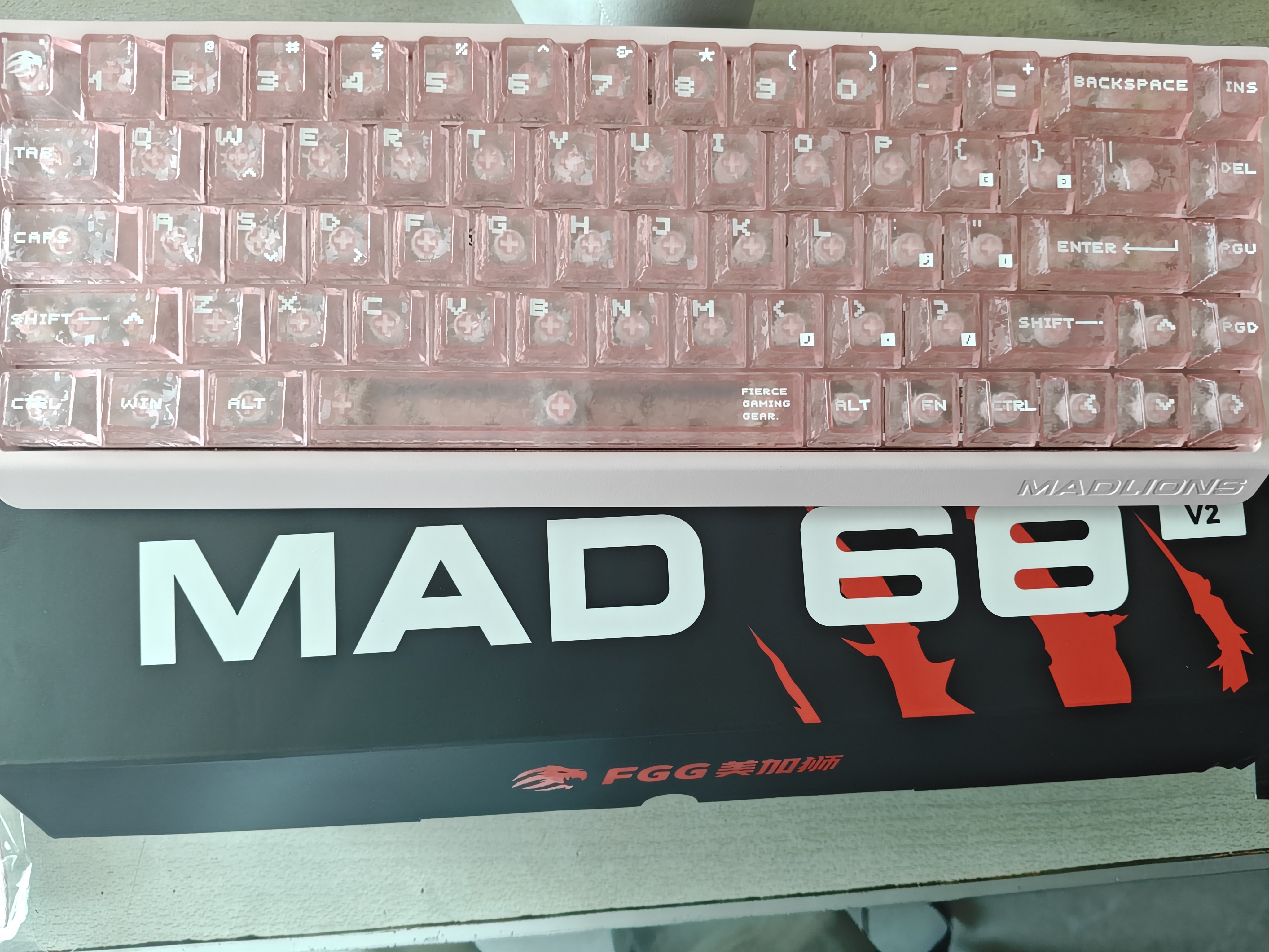 美加狮MAD 60/68 V2 有线连接客制化RT磁轴电竞游戏键盘 61/68键网页驱动台式机笔记本低延迟游戏键盘 MAD 68 V2 冰碳粉 雪曜轴 双灯位 实拍图