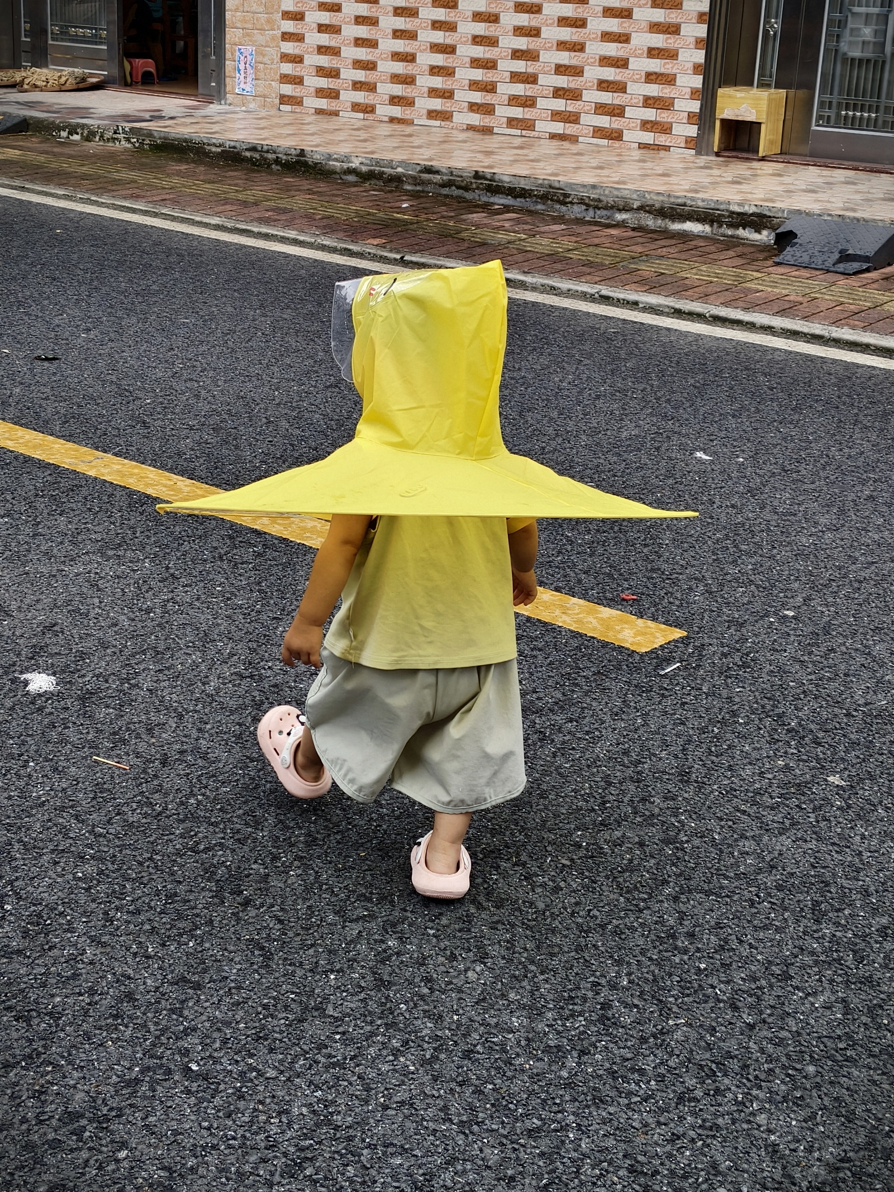 儿童雨衣宝宝飞碟雨衣小鸭子1-3岁幼儿园男女斗篷雨披孩儿童qc 【小黄鸭雨鞋】25码【1-2岁】 实拍图