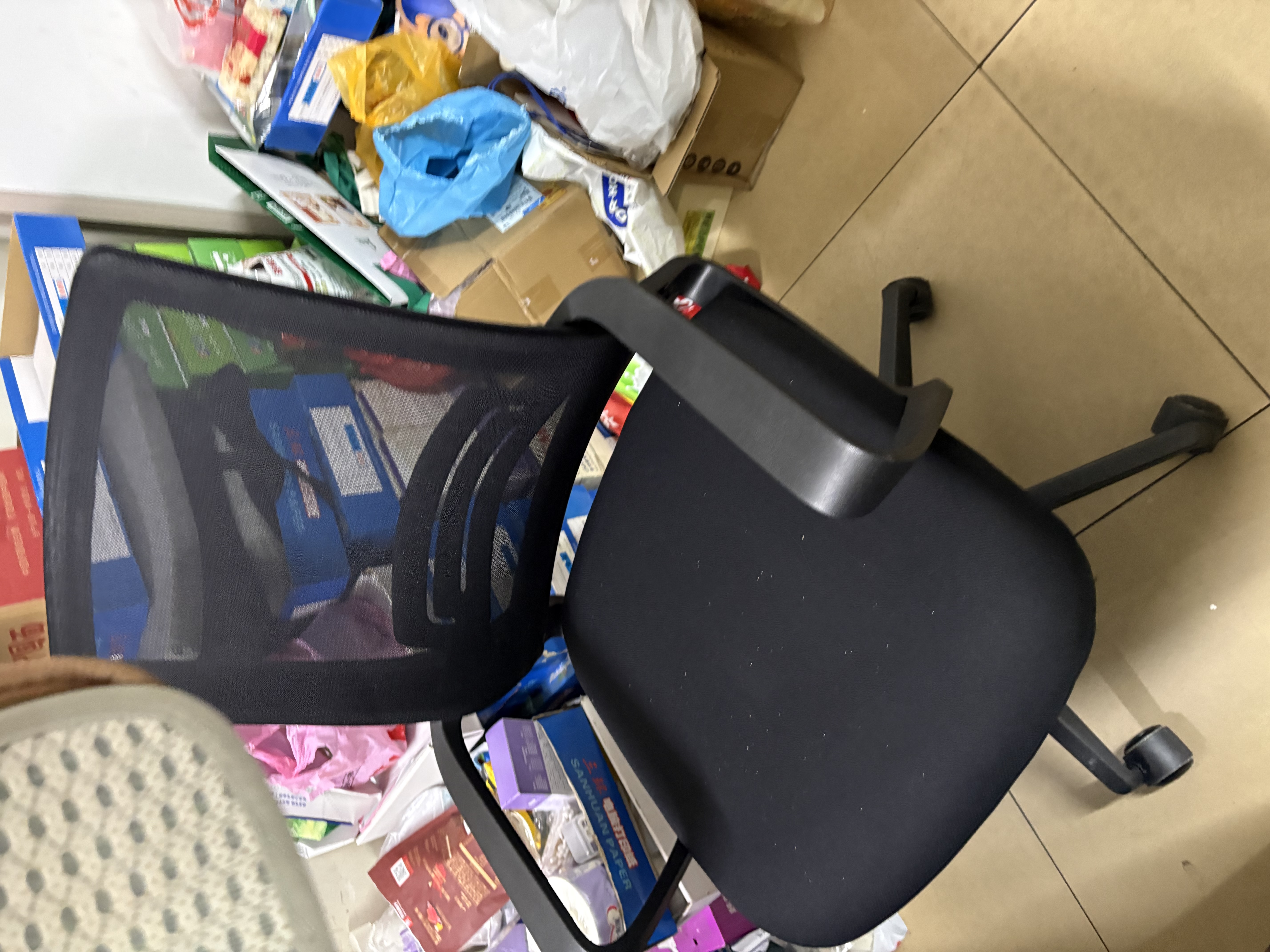 得力（deli）4901S 人体工学电脑转椅/靠背办公椅/职工椅 黑色网布 升降可控 实拍图