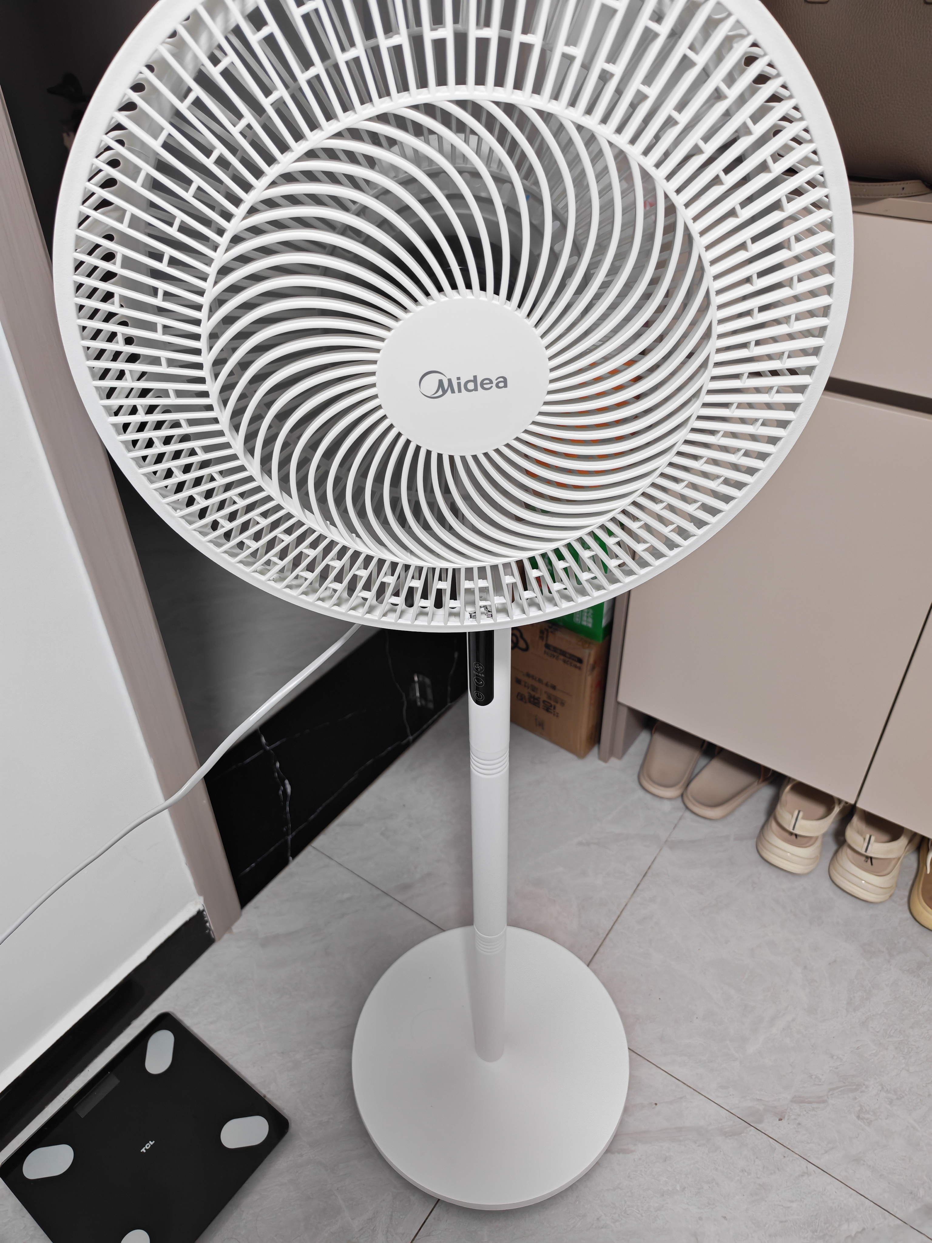 美的（Midea）电风扇家用7叶落地扇摇头电风扇循卧室宿舍轻音风扇 大尺寸智能定时款 实拍图