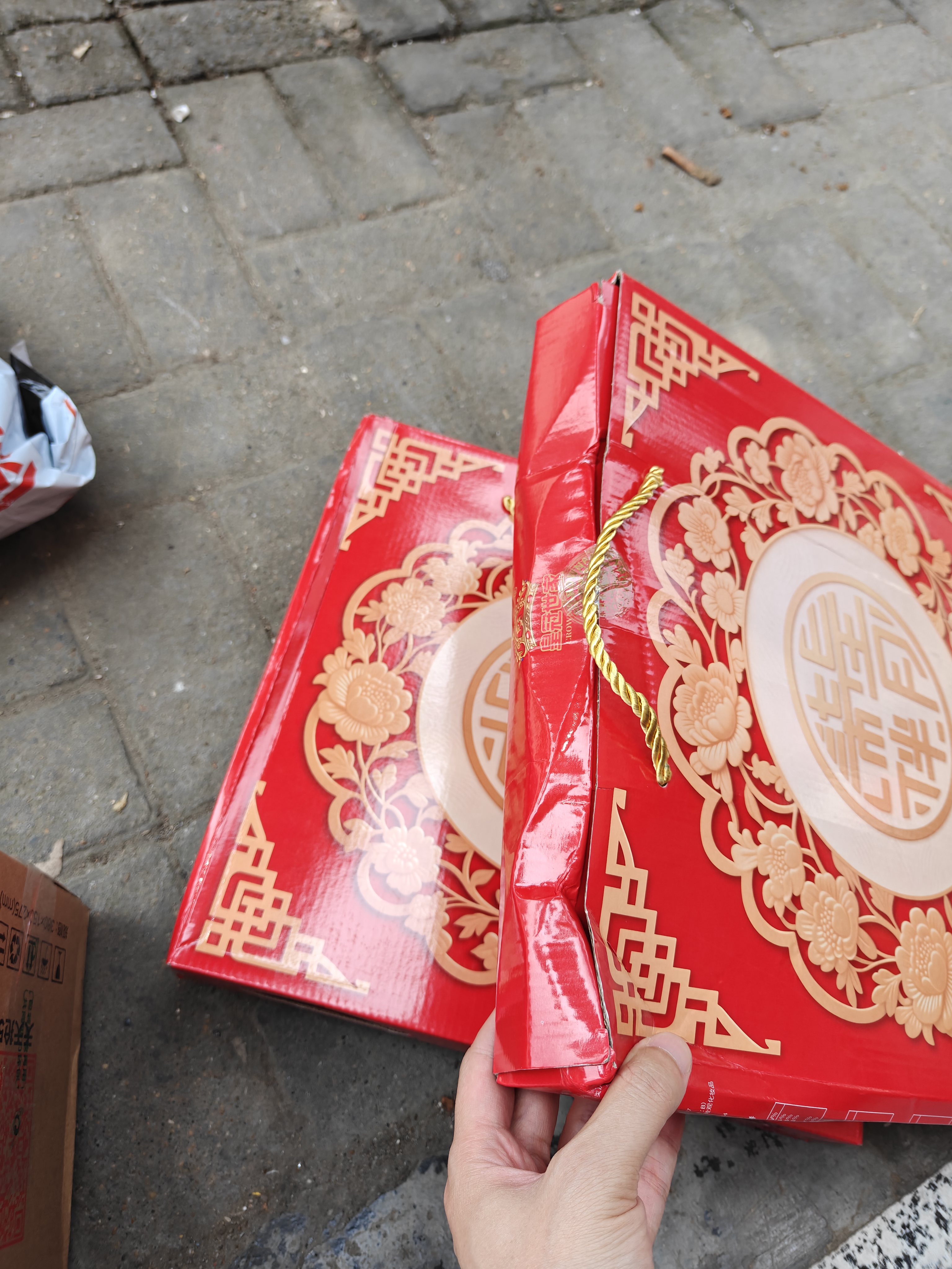 皇冠世家广式双蛋黄白莲蓉月饼老式伍仁豆沙中秋节礼品送礼盒装180克*6个 实拍图