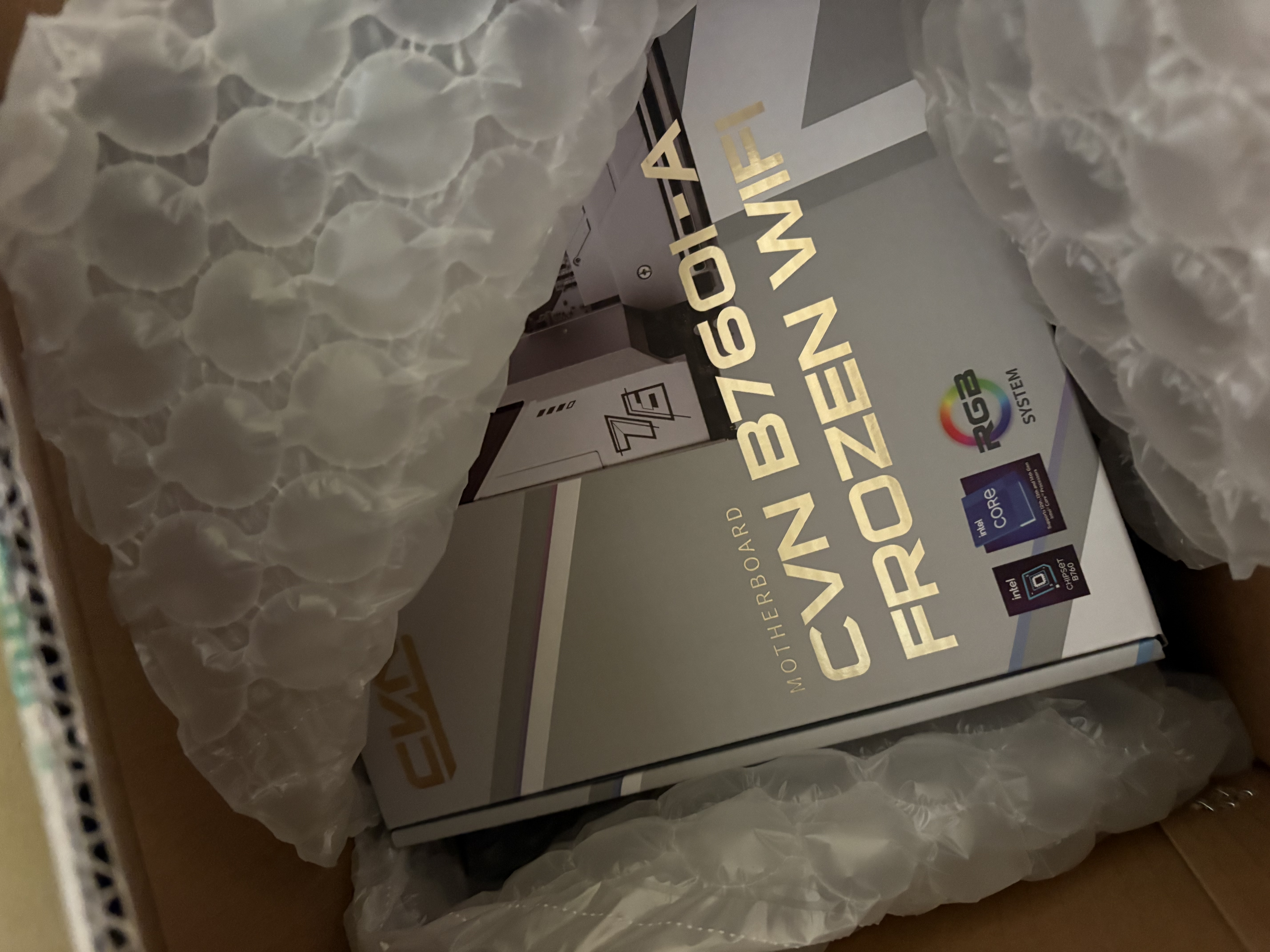 七彩虹（Colorful）CVN B760I-A FROZEN WIFI V20 登陆舰DDR4主板 支持12600KF/14600KF/13490F(Intel B760/LGA 1700) 实拍图