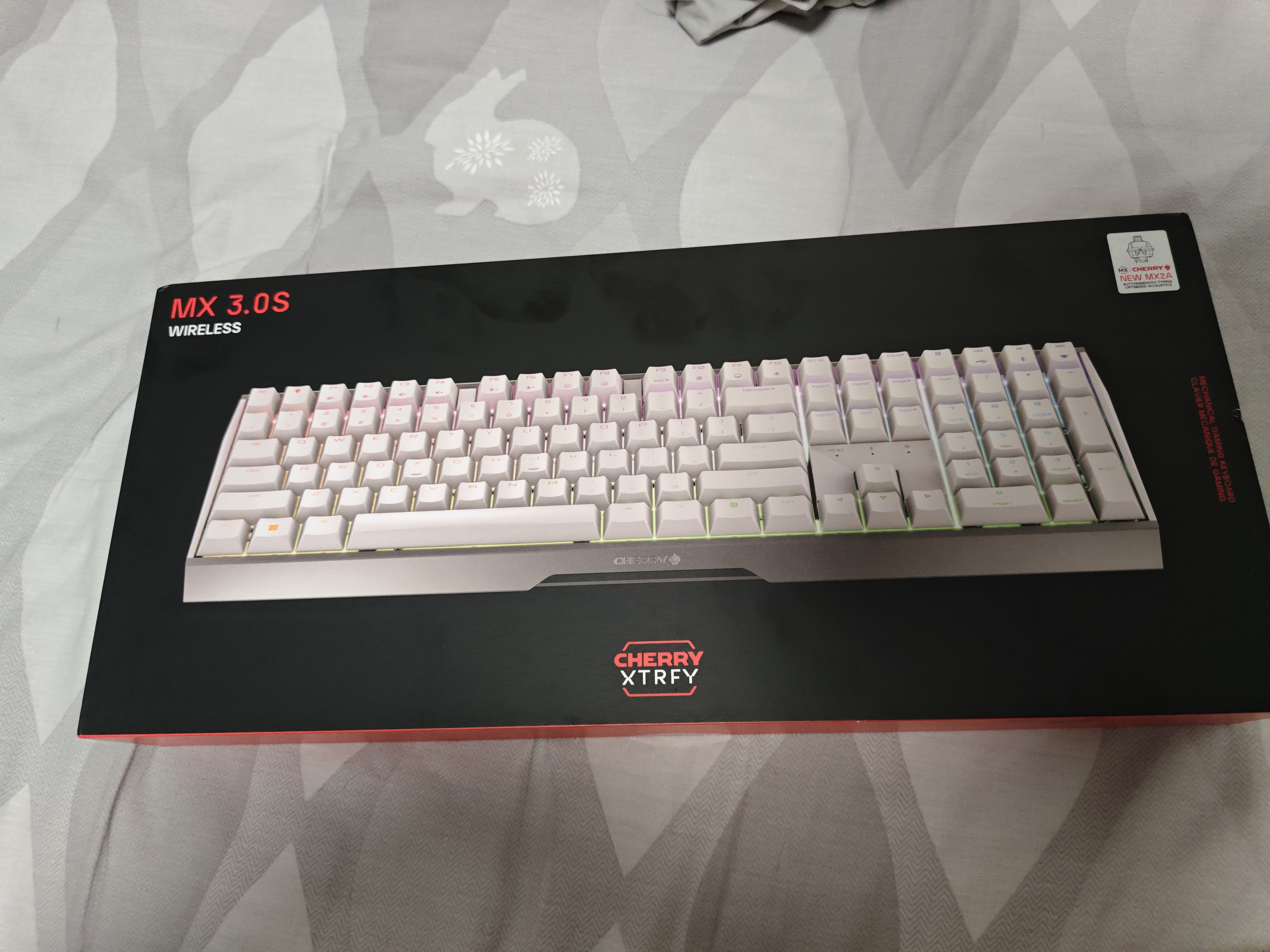 CHERRY樱桃MX3.0S无线键盘 机械键盘108键 游戏键盘 蓝牙三模 RGB灯效铝合金外壳 兼容WIN/MAC 实拍图