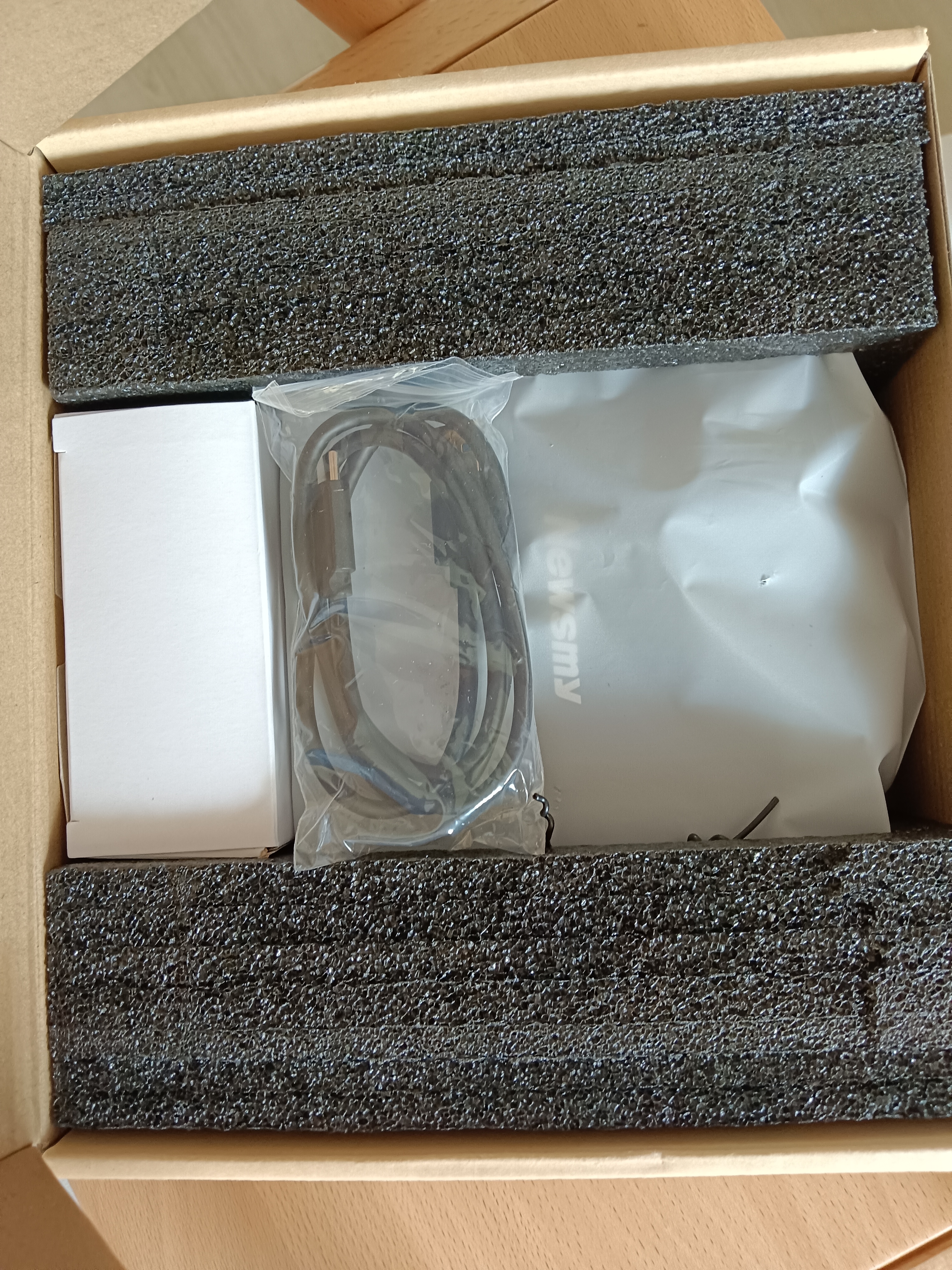 纽曼（Newsmy）6TB 移动硬盘机械 3.5英寸 桌面存储 星际系列 Type-C USB3.1 硅胶保护金属外壳 大容量 实拍图