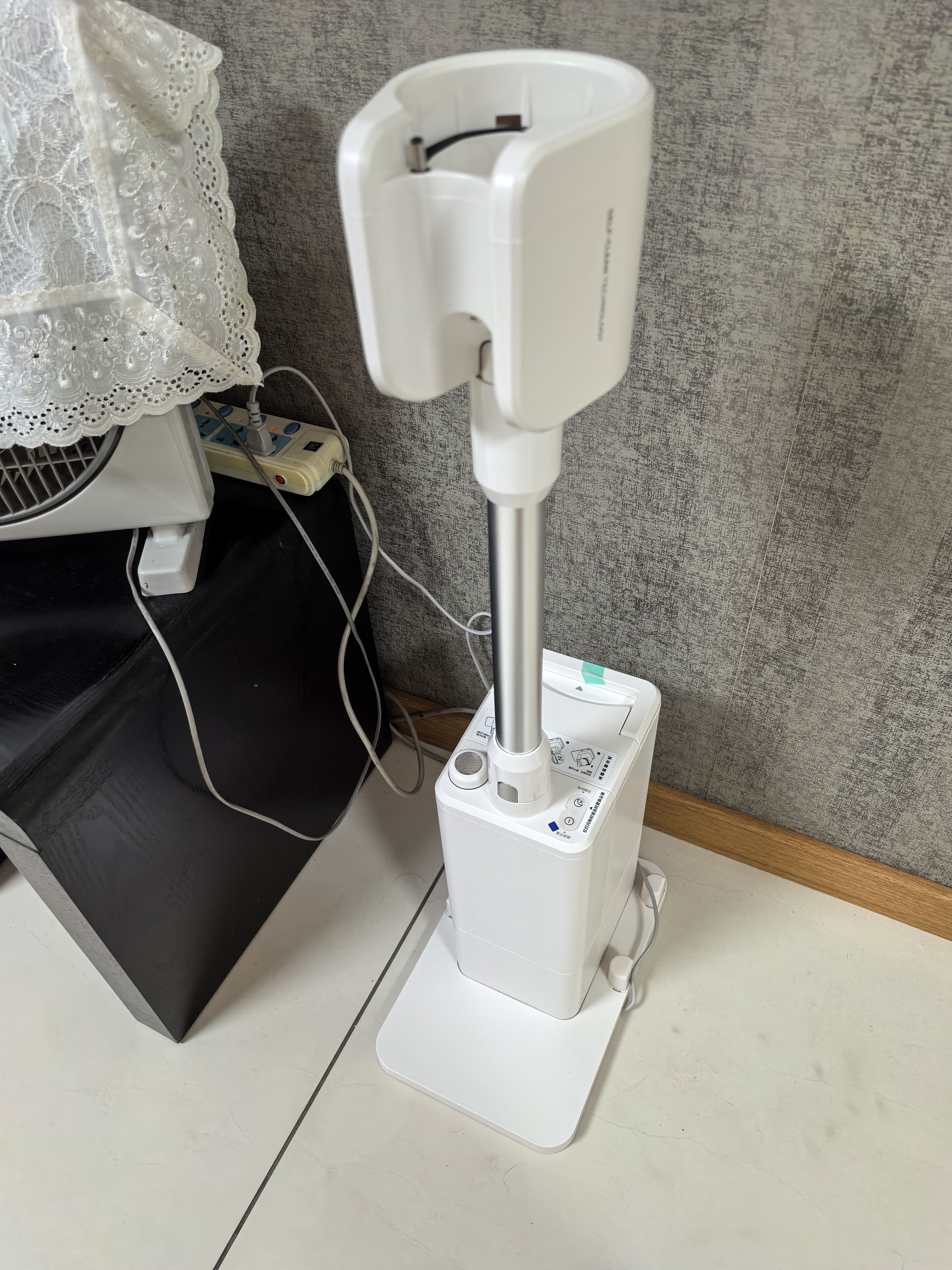 美的（Midea）自集尘吸尘器F10station自动集尘空间站防缠广角绿光显尘大吸力无线手持家用扫地F10S 实拍图