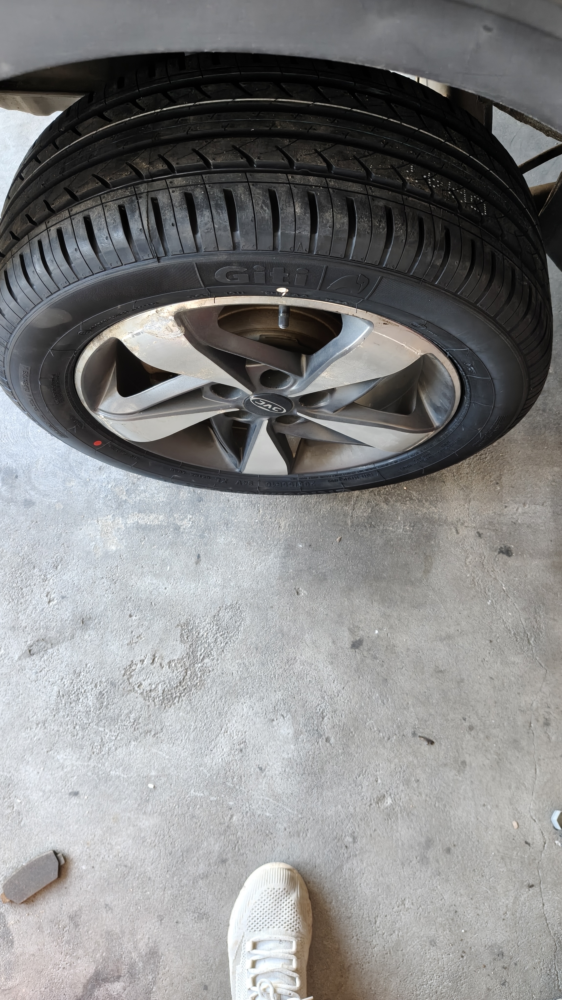 佳通轮胎（Giti）205/55R16 94V  221v1 适配吉利帝豪/大众高尔夫/福克斯/荣威 实拍图