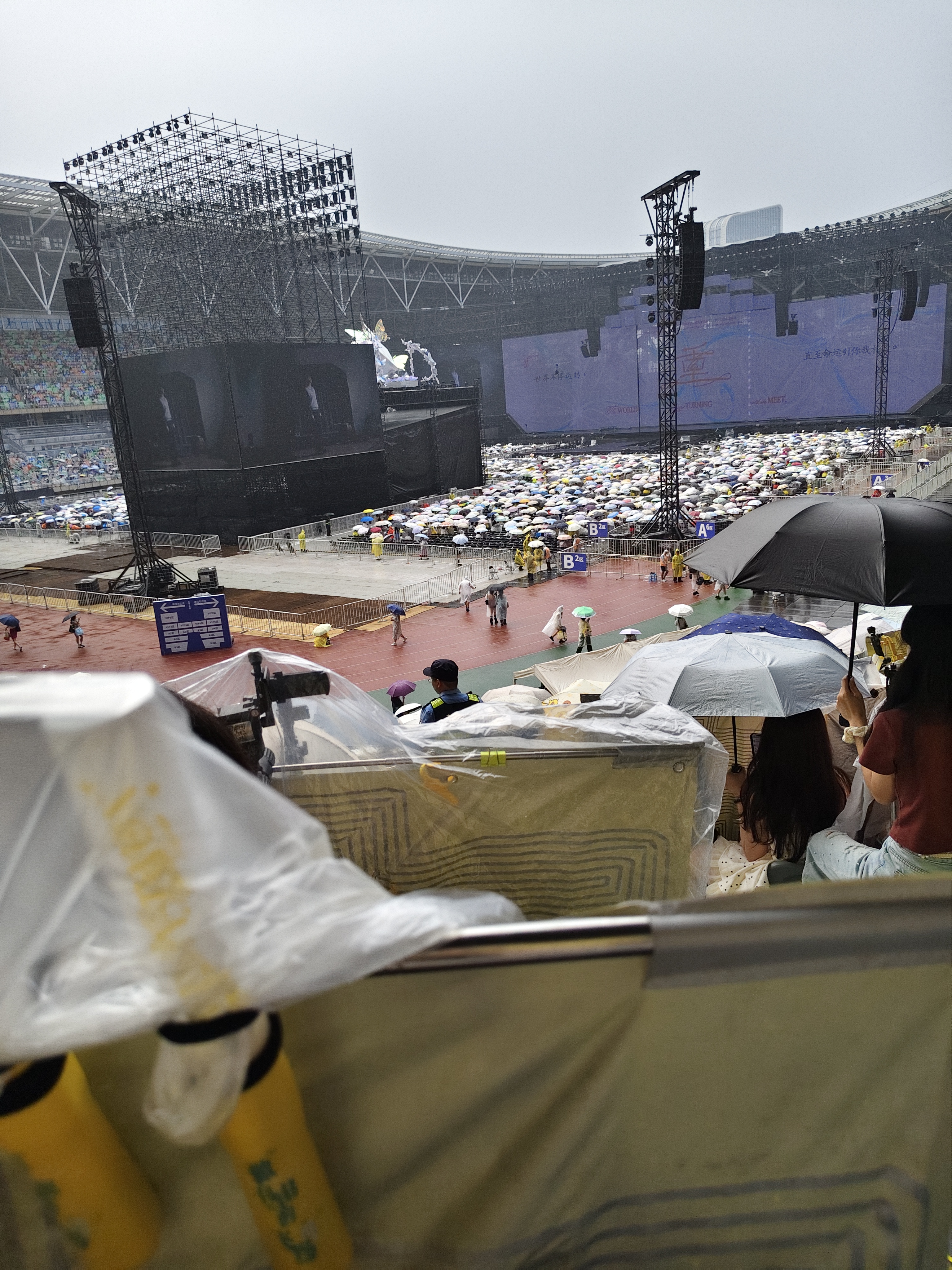 巴迪高（BADIGAO）一次性雨衣帽檐成人加厚全身防暴雨漂流户外旅行登山徒步便携雨披 实拍图
