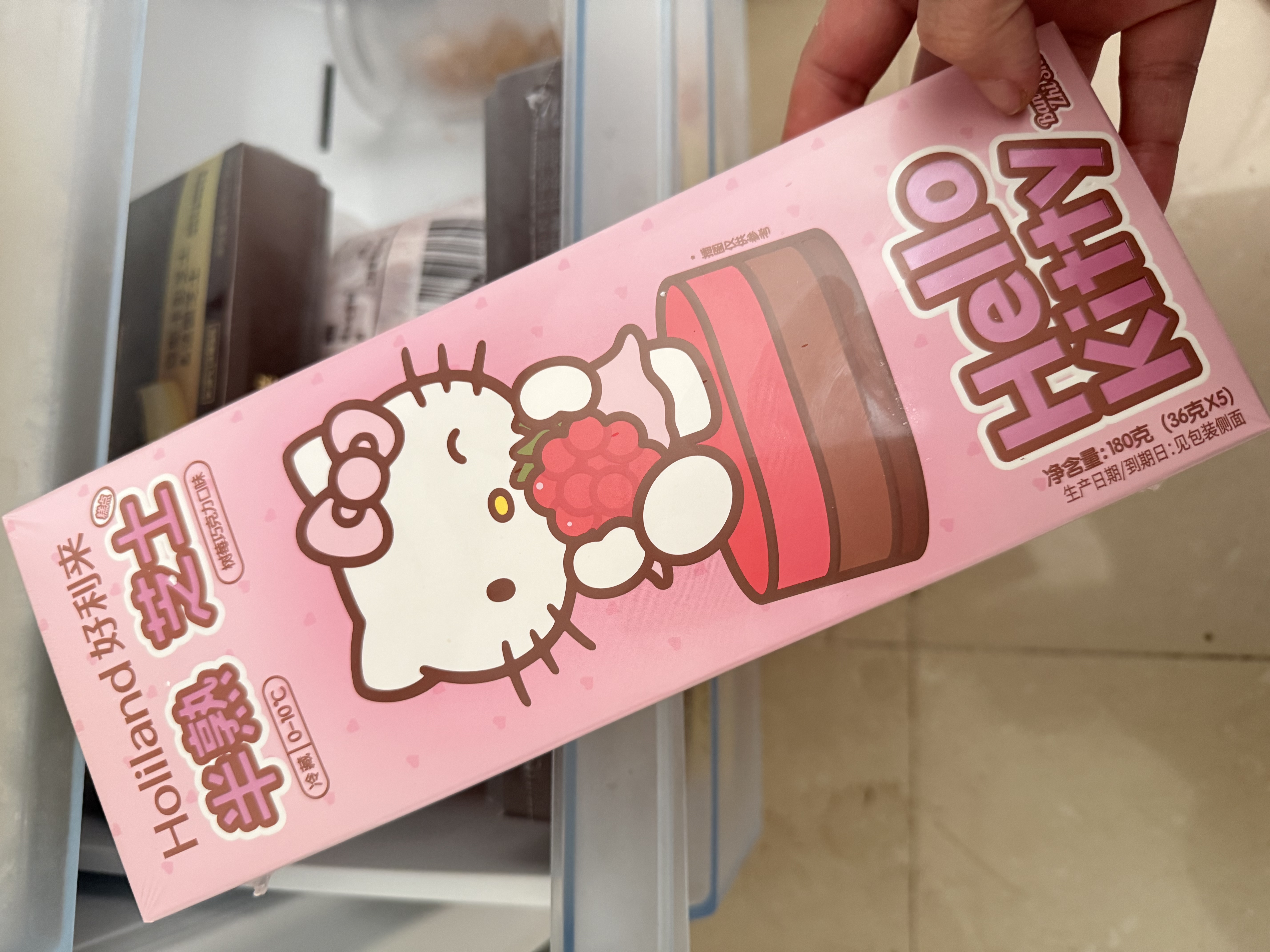 好利来×Hello Kitty联名半熟芝士糕点树莓巧克力味零食糕早餐下午茶 树莓巧克力味5枚*2盒 共360g 实拍图