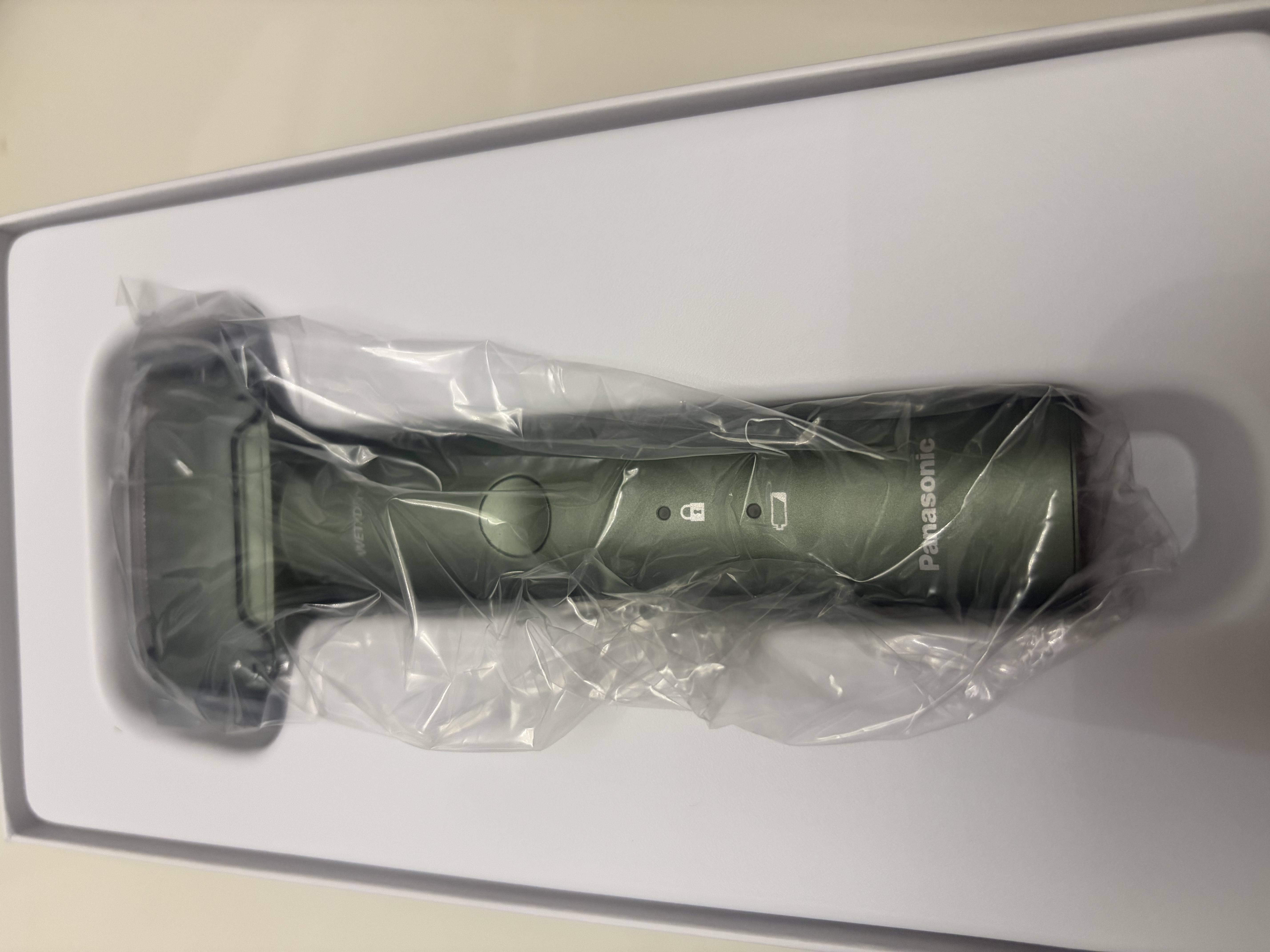 松下（Panasonic）剃须刀青春小锤子三刀头电动刮胡刀便携式全身水洗日本刮胡须刀生日礼物送男友送老公 复古绿RM31-G（浮动三刀头+全身水洗） 实拍图