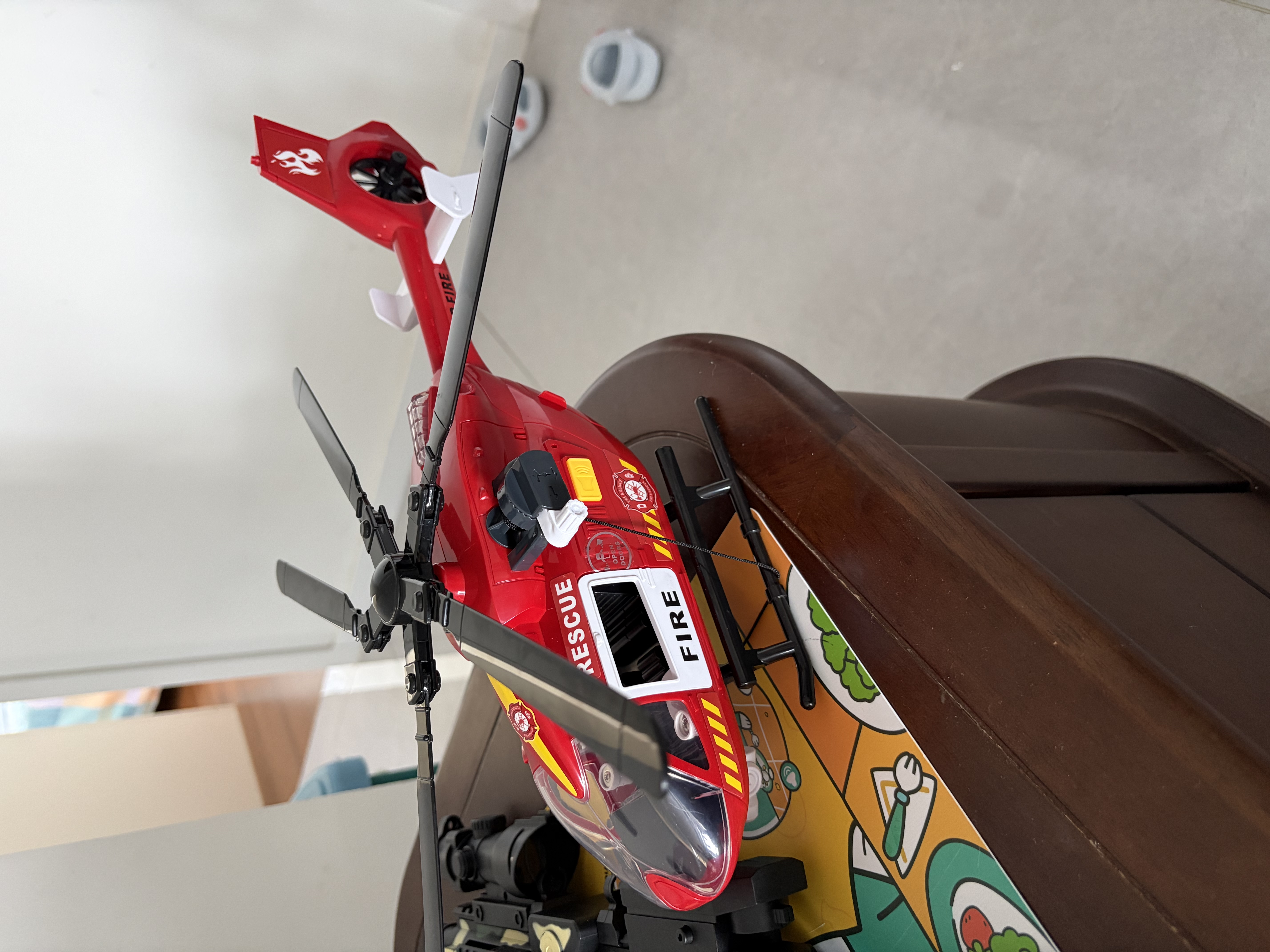 鑫思特（XST）儿童玩具大号直升飞机惯性仿真客机模型男孩消防救援飞机生日礼物 实拍图