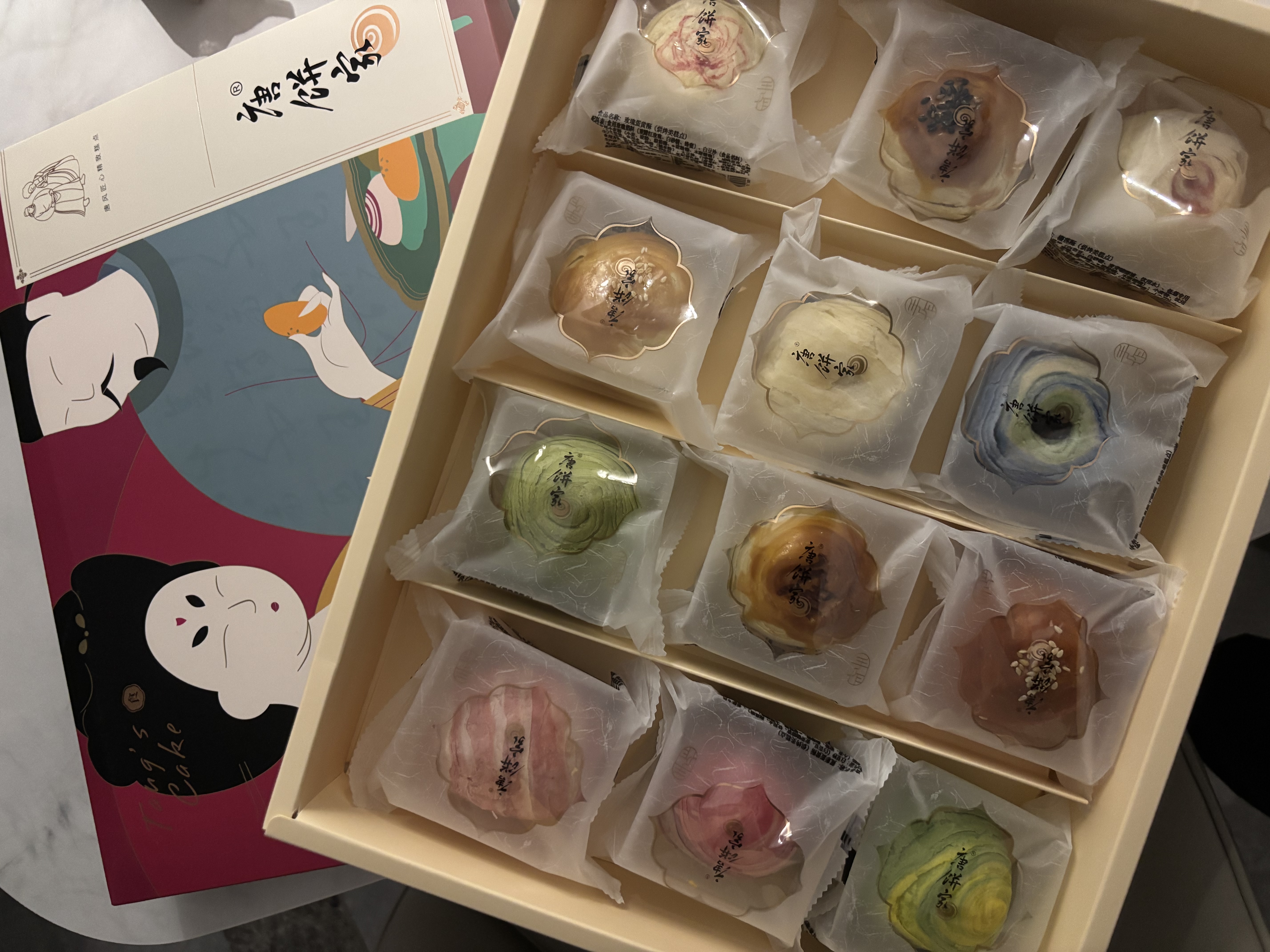 唐饼家【门店热卖】蛋黄酥糕点礼盒送礼手工点心零食小吃下午茶上海特产 送礼伴手礼 唐彩酥（60g*12枚） 实拍图