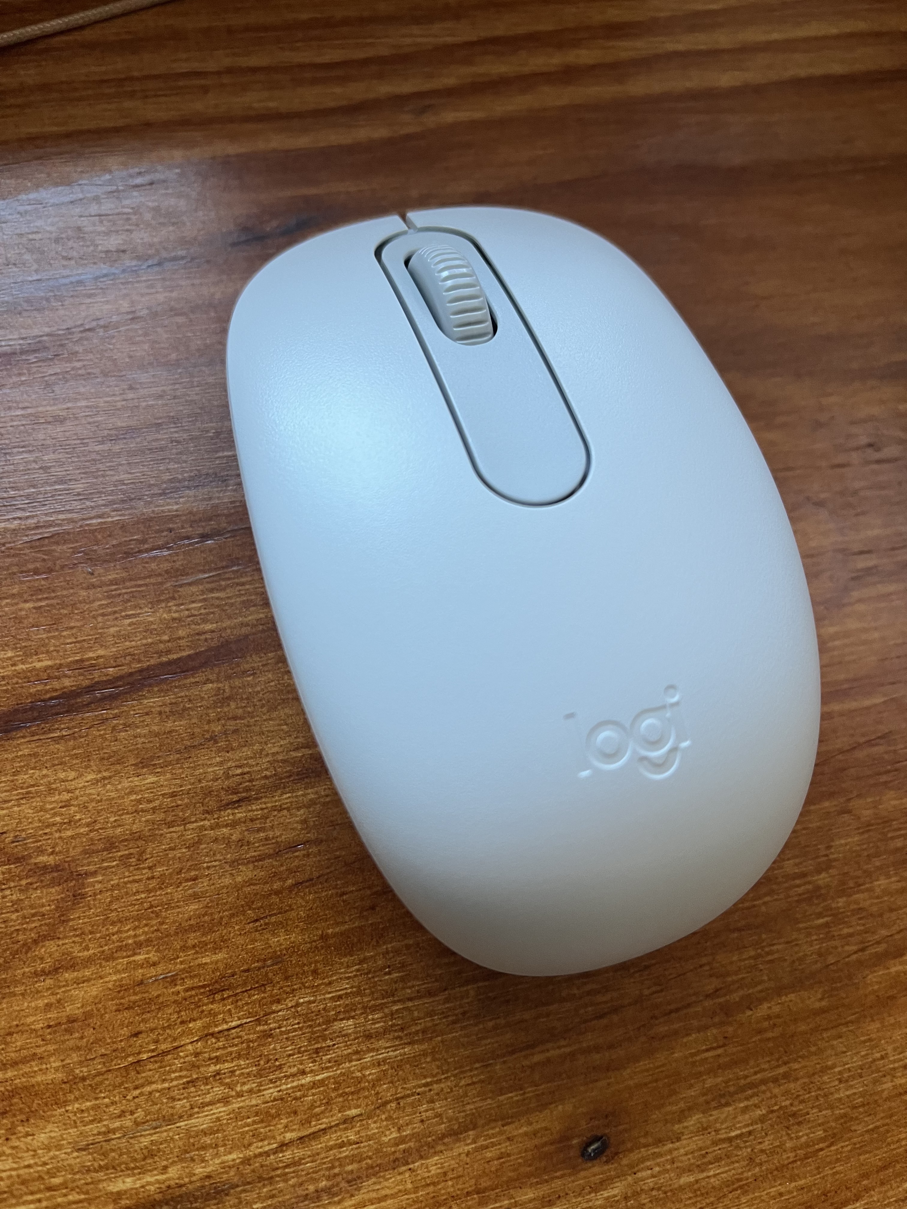 罗技（Logitech）M196 无线蓝牙鼠标 办公鼠标 笔记本商务办公家用 小巧便携 对称手型 珍珠白 实拍图