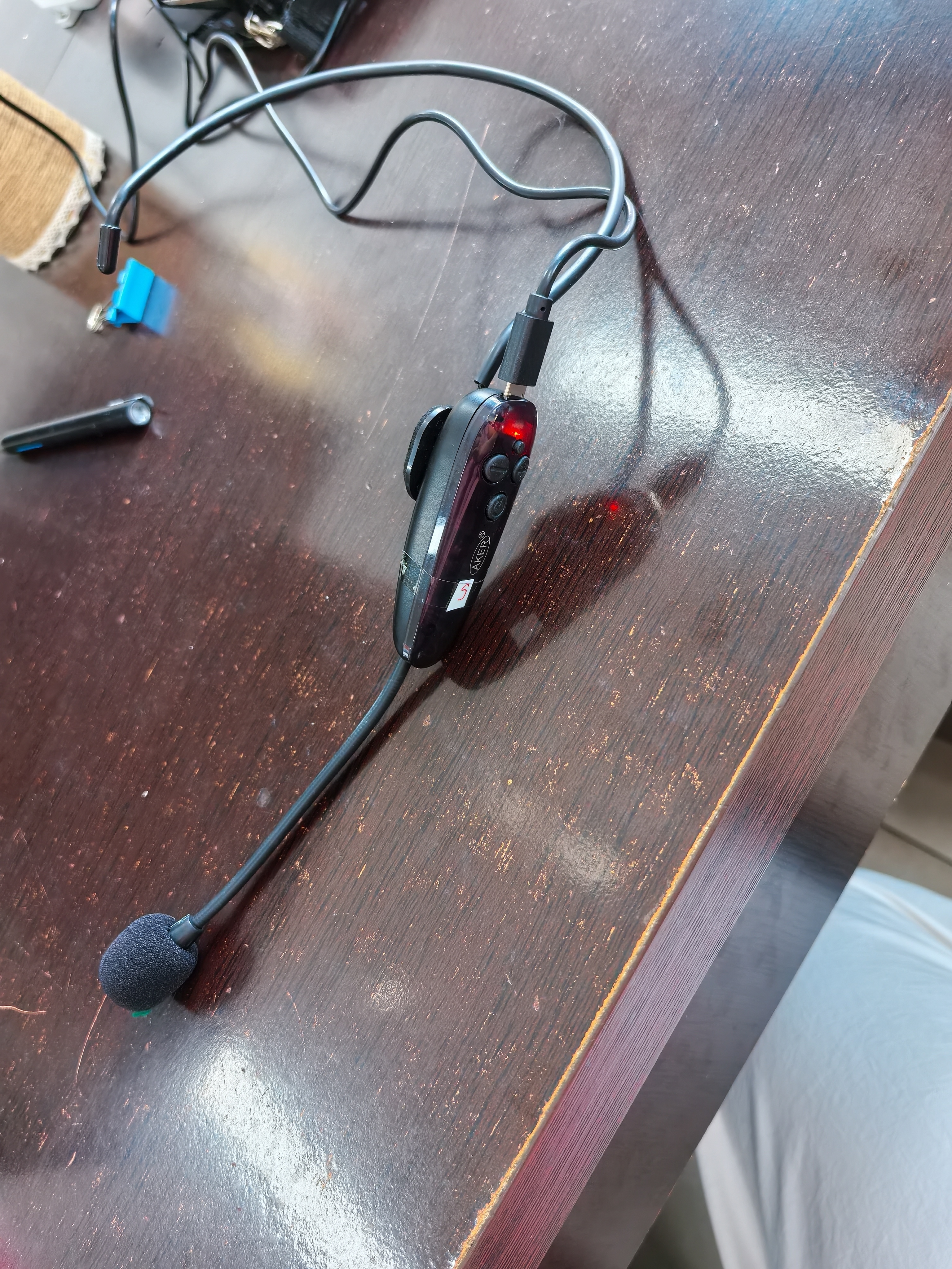 爱课（AKER） 蓝牙扩音器机教师13W功率音箱音响AK20W液晶显示屏录音便携腰挂喊话器小蜜蜂 AK20W黑色无线(只配无线麦) 实拍图