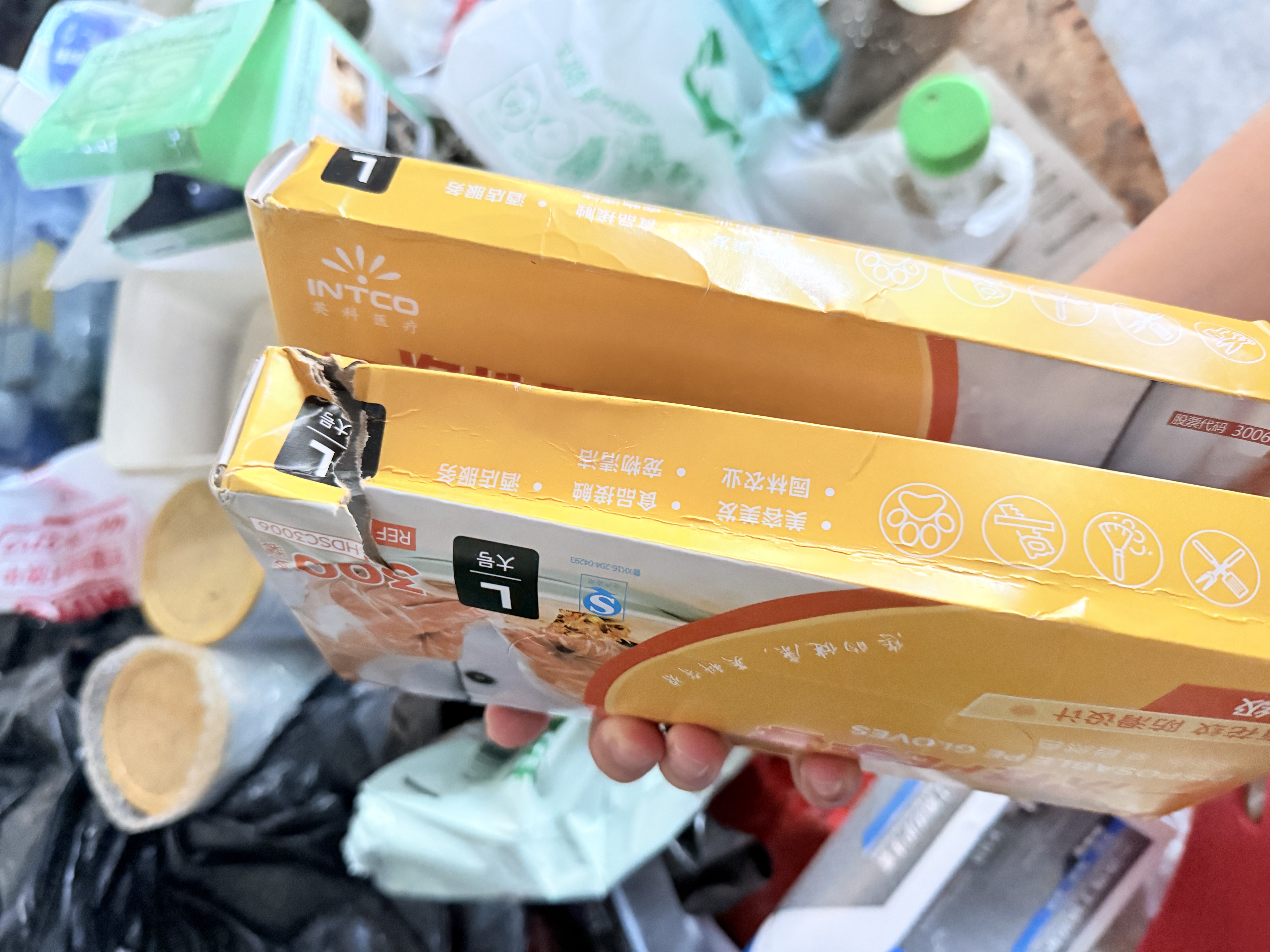 英科医疗（INTCO）一次性手套PE300只大码食品级餐饮家务清洁小龙虾防水检查手套 实拍图