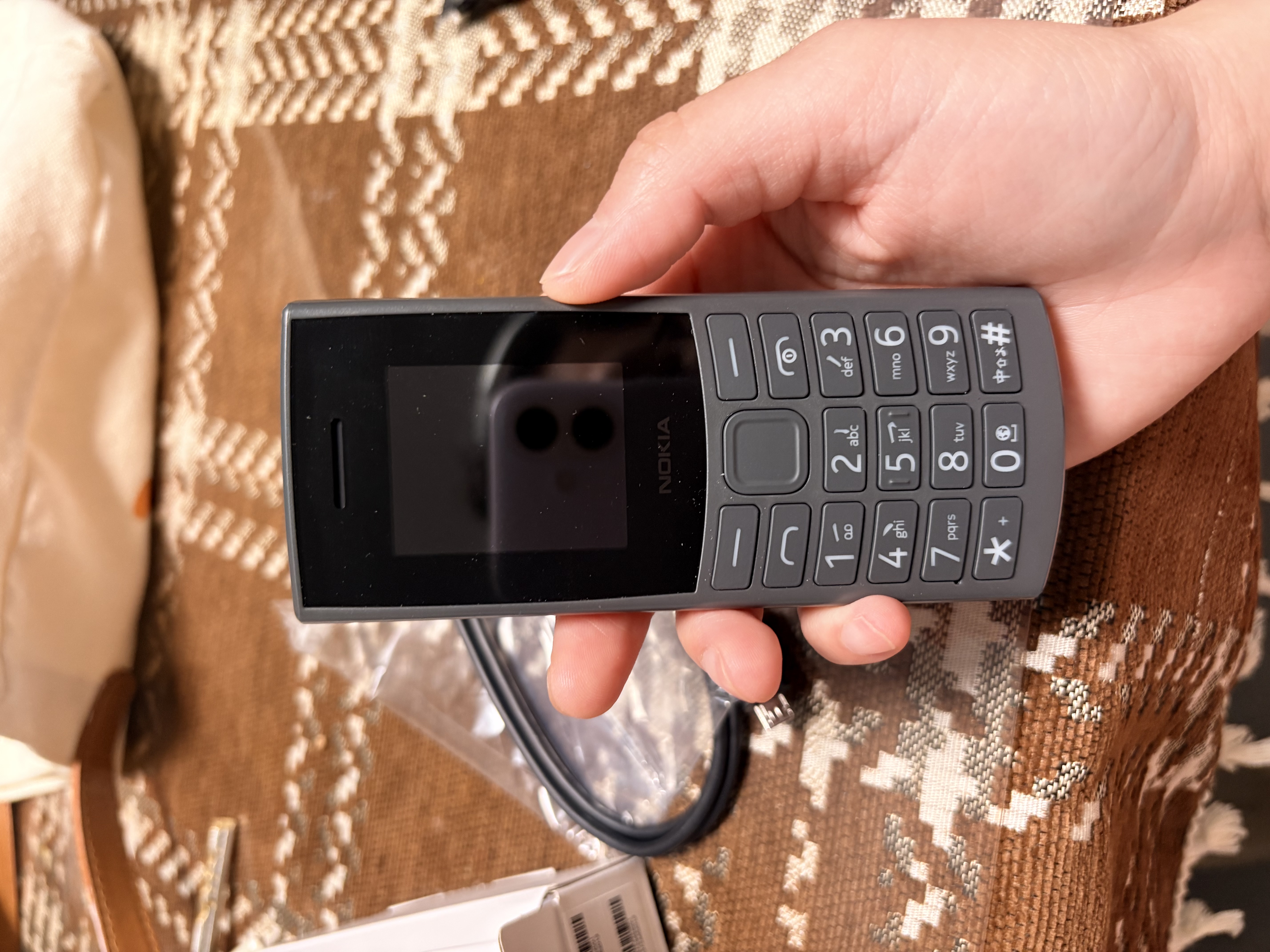 诺基亚【新款】诺基亚Nokia 105 4G 全网通 双卡双待 超长待机 大按键老人机 学生备用机功能机 诺基亚105 4G 黑色 官方标配 实拍图