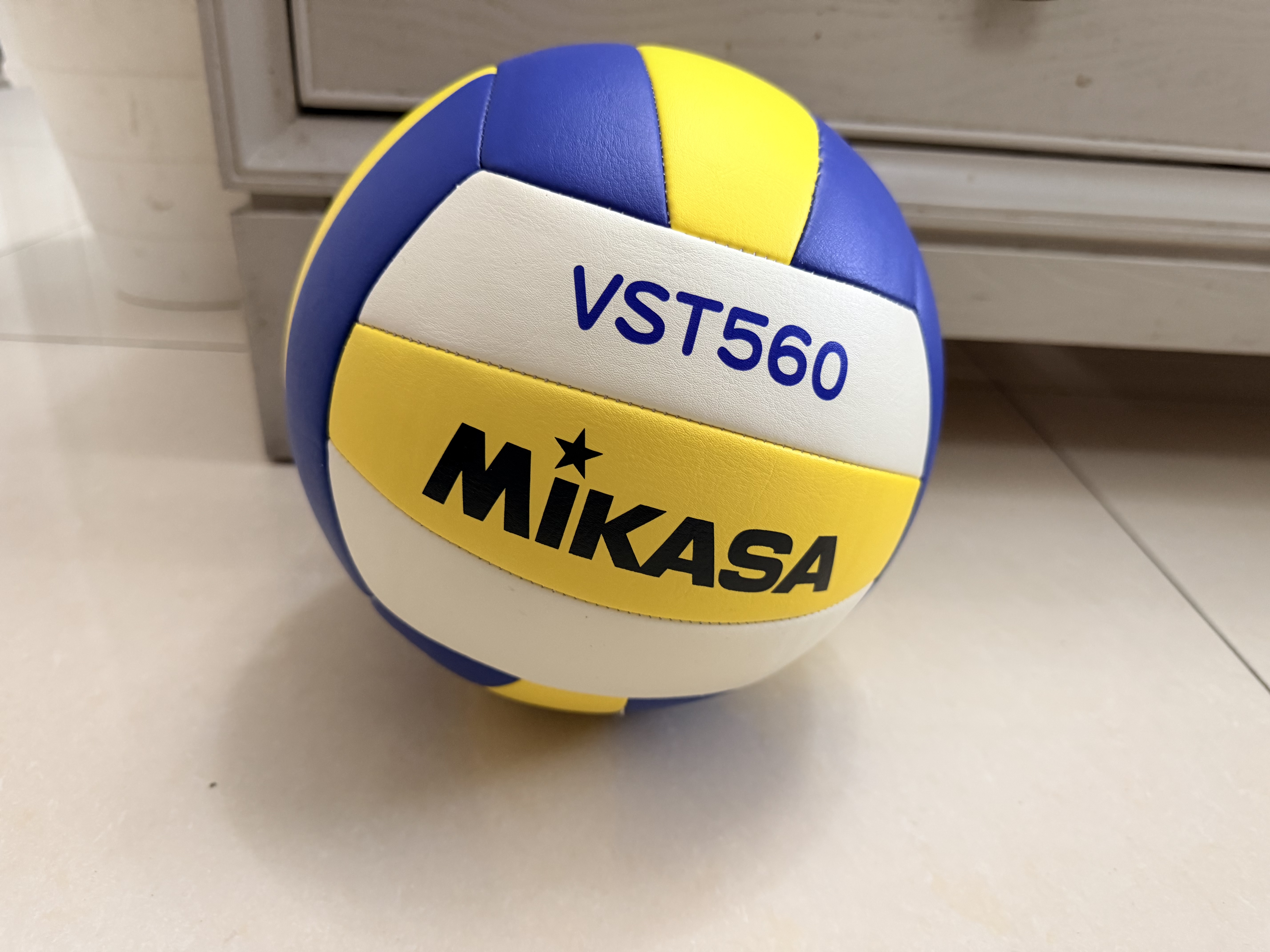 MIKASA米卡萨 中国中学生体育协会排球分会指定训练5号排球 VST560 实拍图