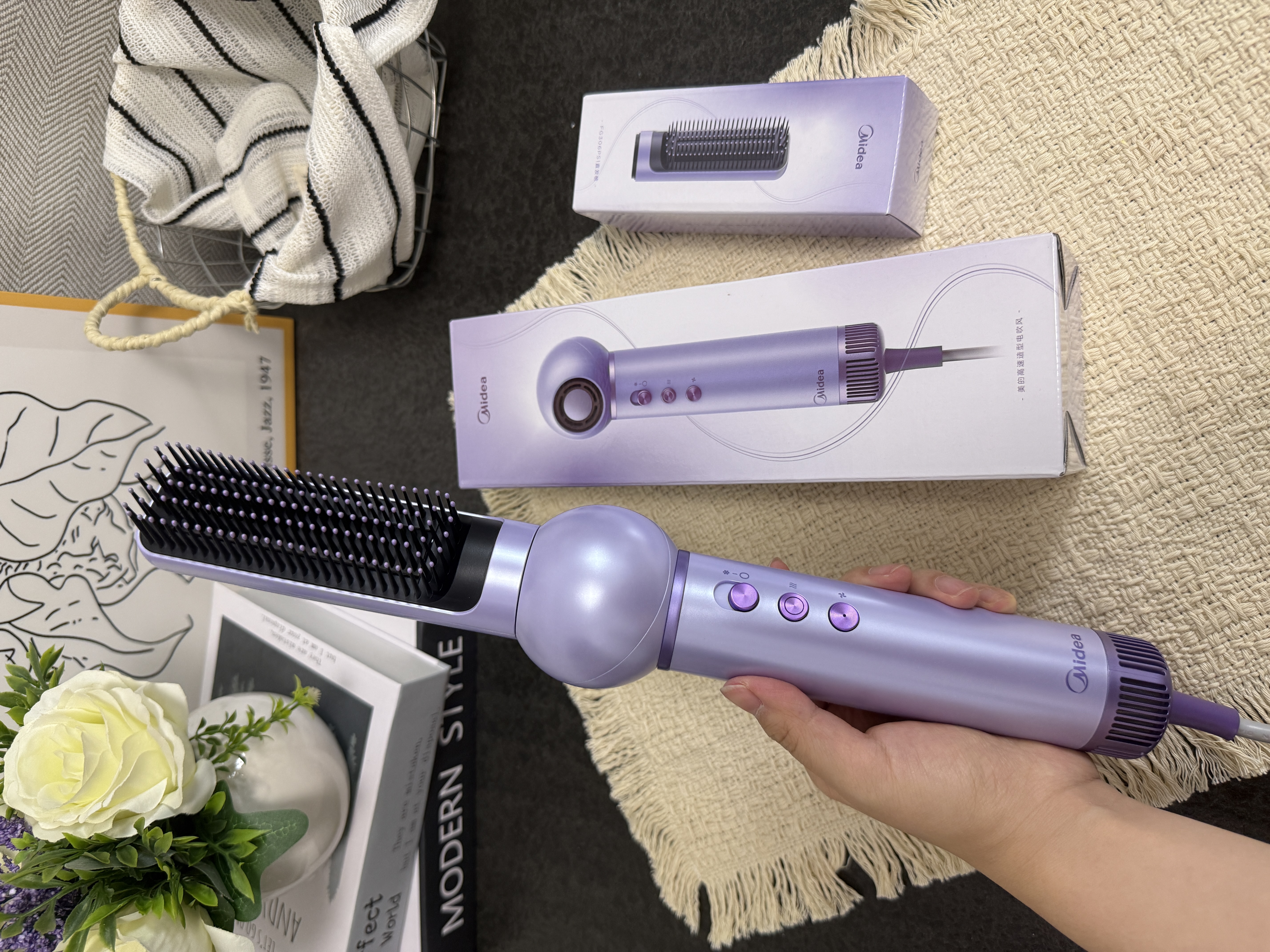 美的（Midea）【晒单返20】高速顺发吹风机家用造型吹风筒负离子护发大功率速干吹直一体FG306直发梳 中秋节礼物 实拍图