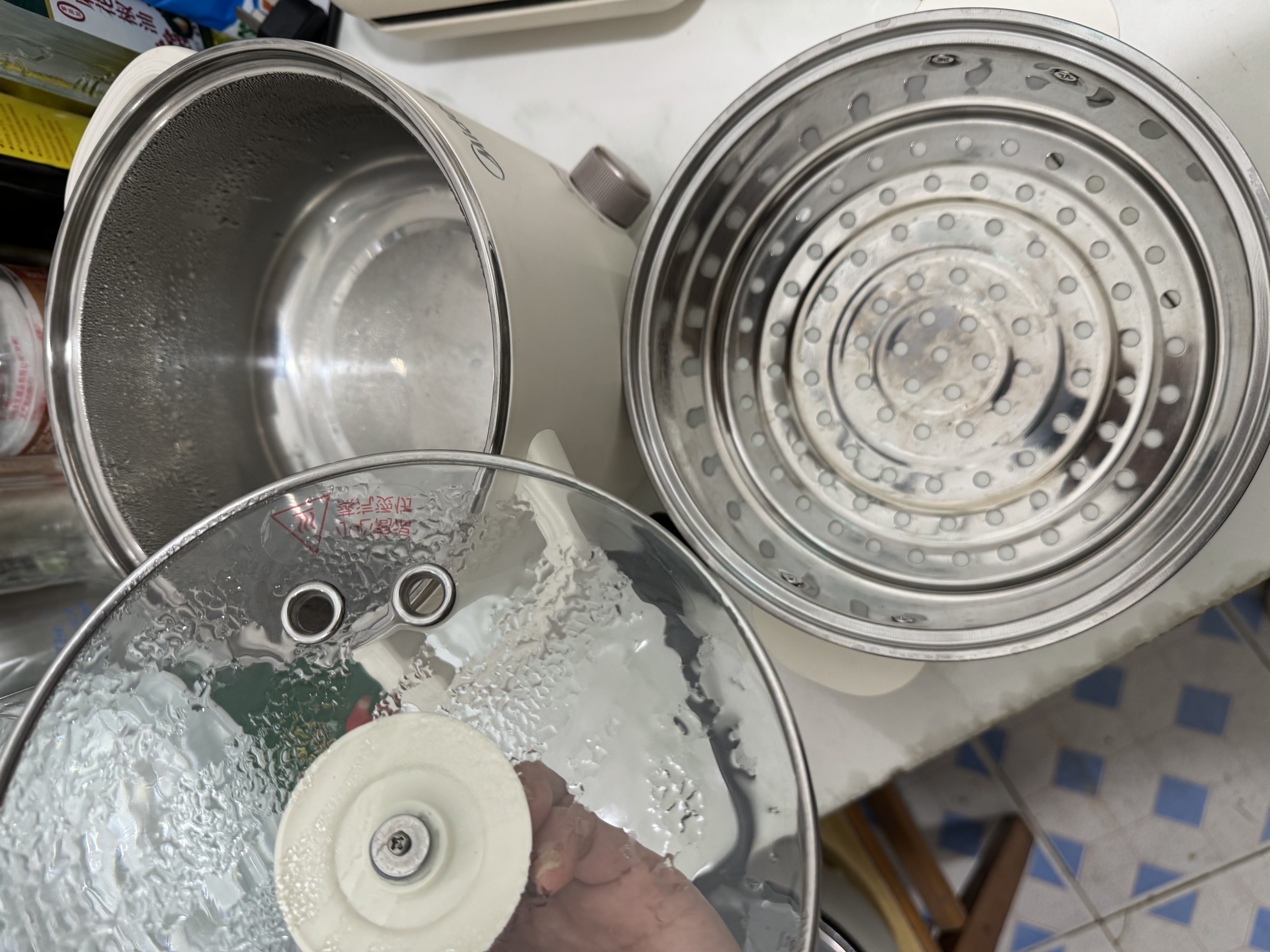 美的（Midea）电煮锅 0涂层不锈钢 宿舍小电锅 多功能家用宿舍泡面小火锅 2.6L蒸煮一体电热锅 XZC2066G 配蒸笼 实拍图