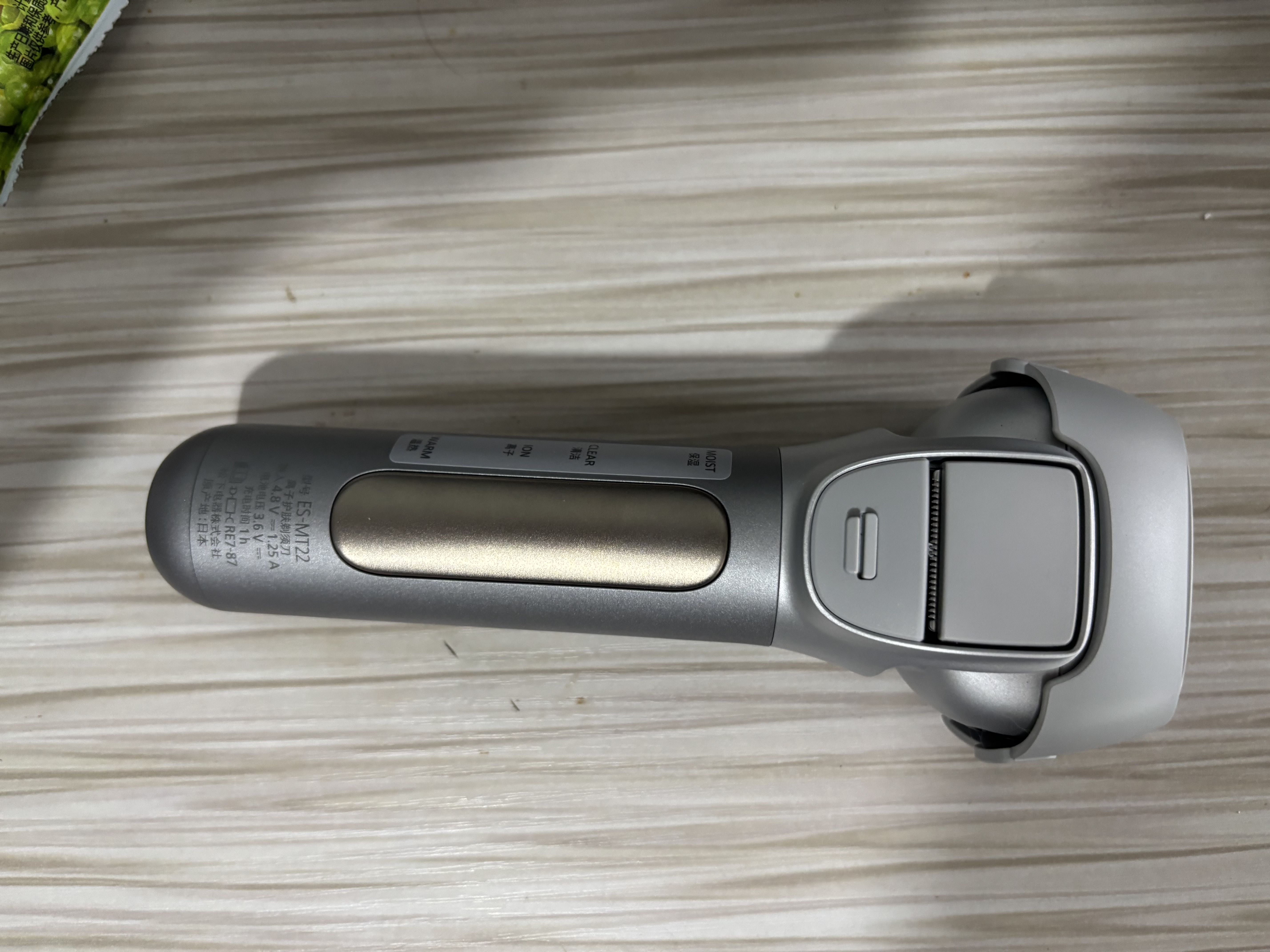松下（Panasonic）电动剃须刀日本原装进口旗舰离子护肤三刀头往复式干湿两用便携剔须刀生日礼物情人节送礼送男友 ES-MT22-S705普通装 实拍图