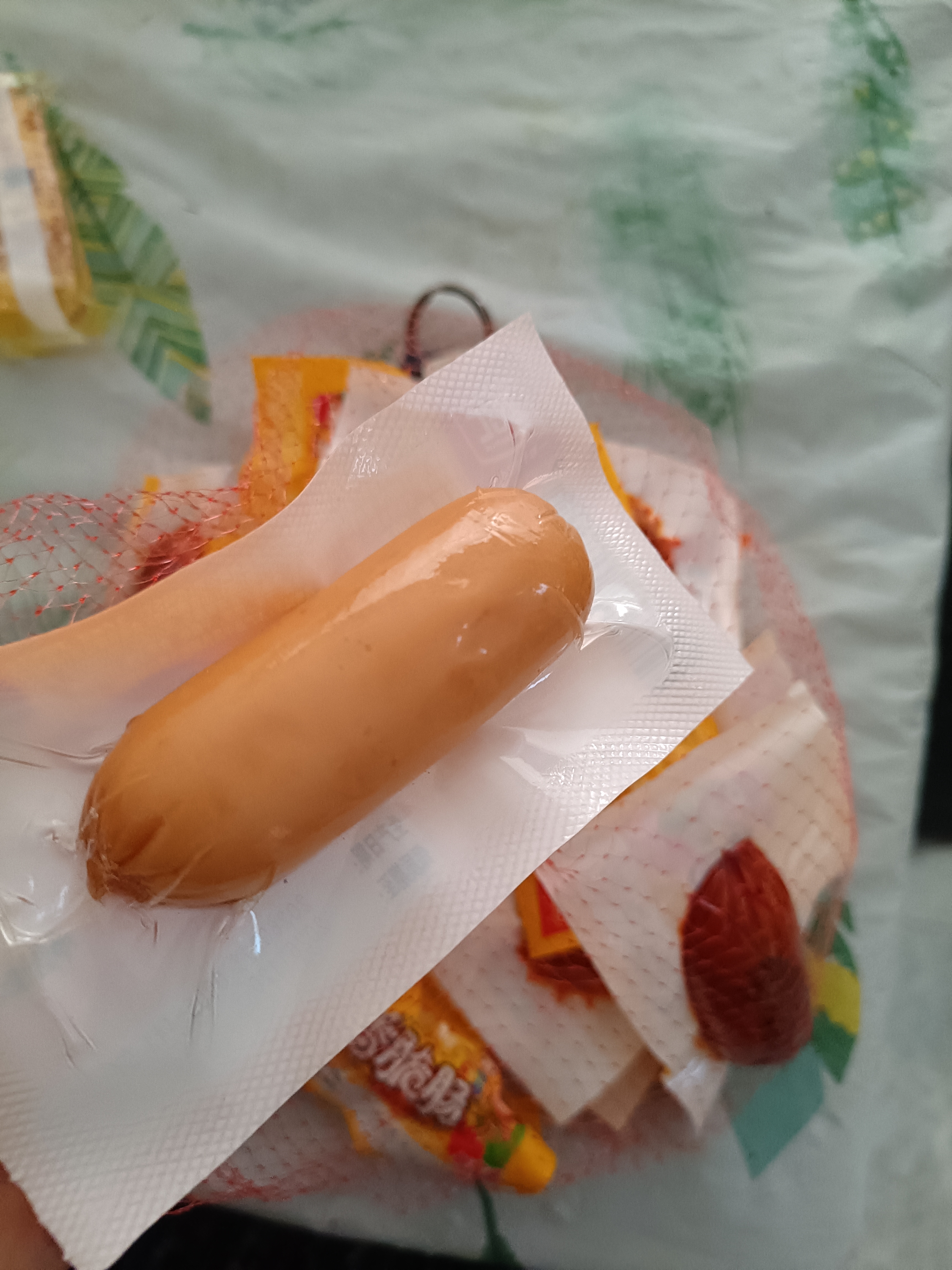 双汇（Shuanghui）火腿肠即食香辣香脆肠玉米肠热狗肠整箱香肠烤肠网红小吃零食批发 10玉米肠+10香辣肠 32g*20根 实拍图