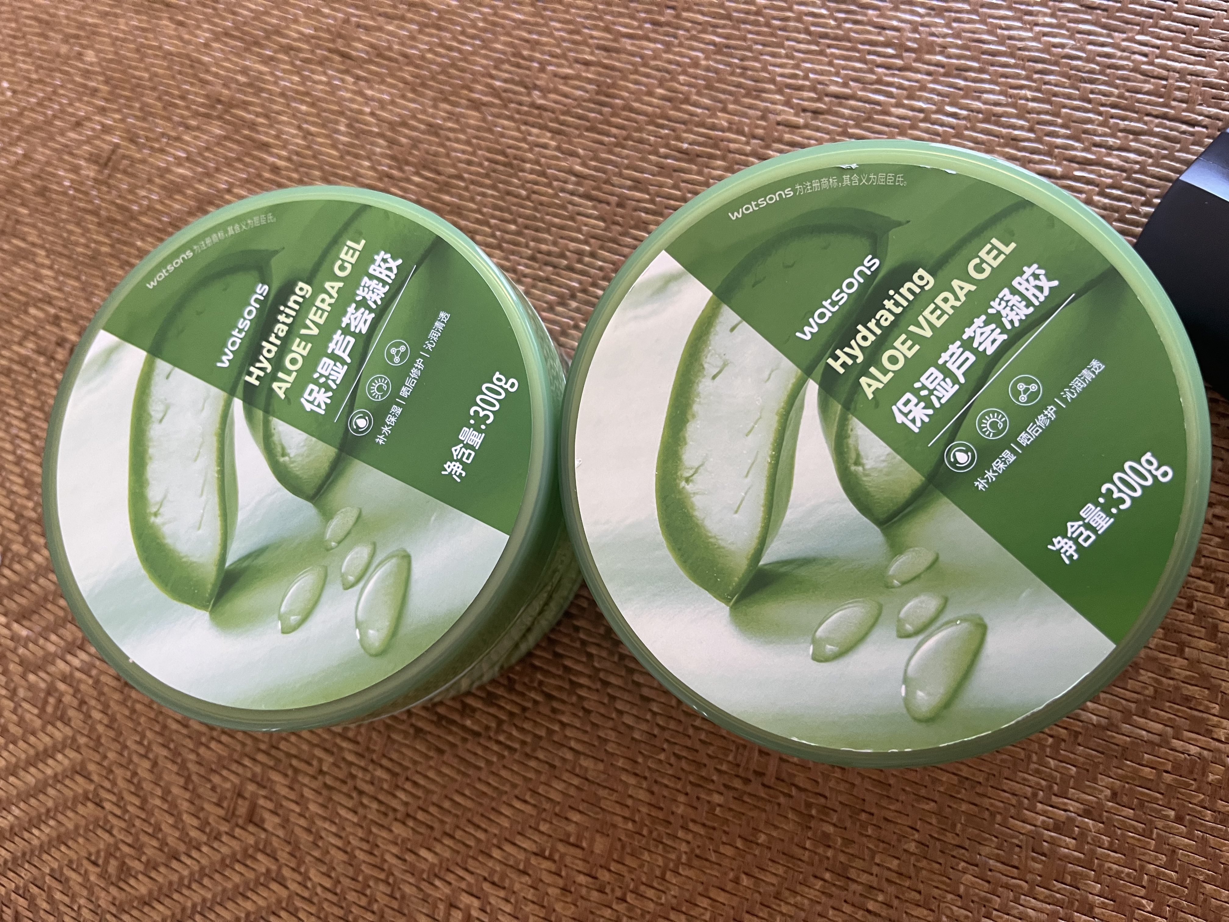 屈臣氏保湿芦荟凝胶双瓶装600g补水保湿呵护肌肤不含酒精新老包装随机发 实拍图